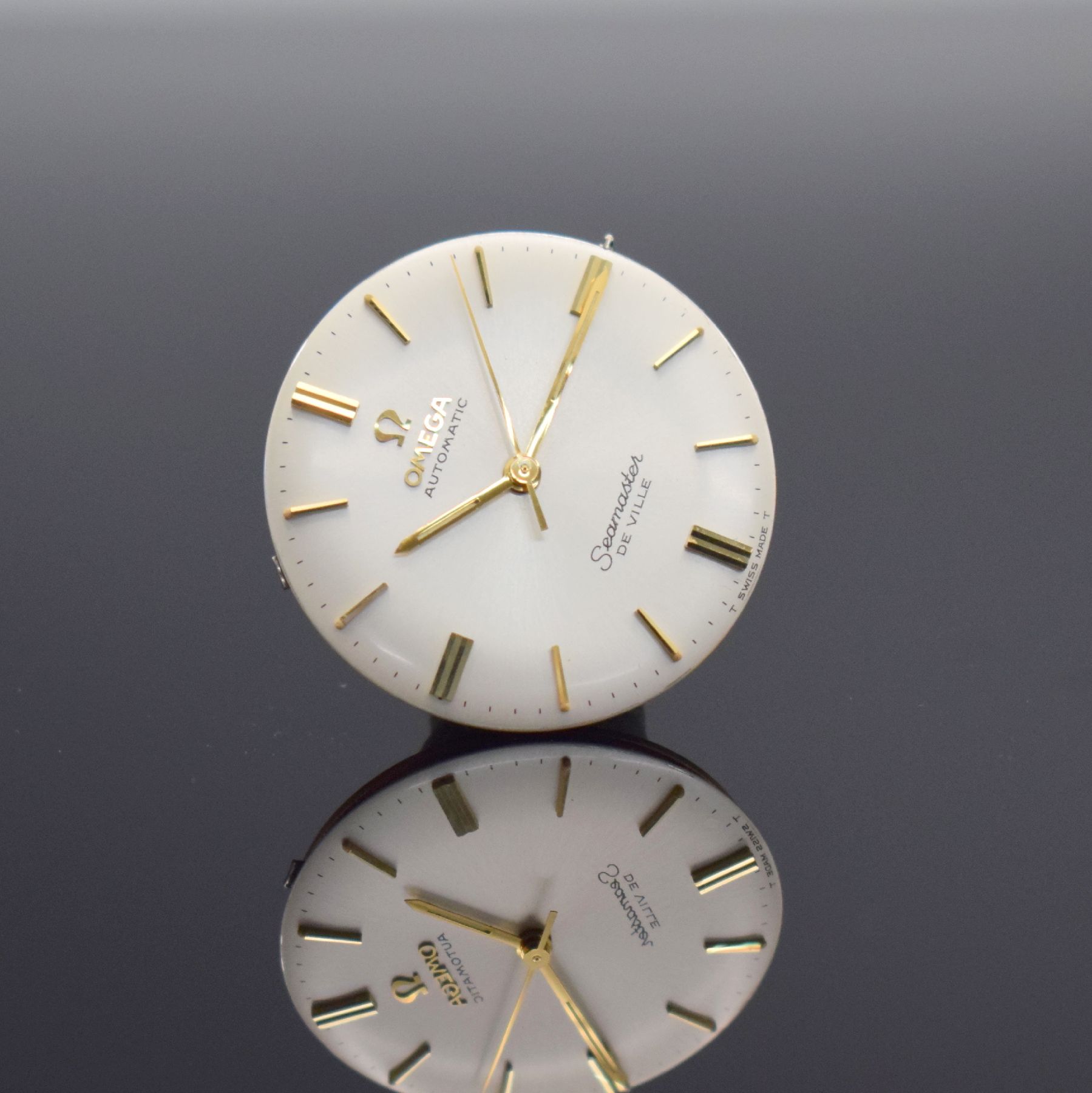 Detail g: OMEGA Seamaster De Ville Herrenarmbanduhr in Stahl/Gold, Schweiz um 1969, Automatik, Monocoque-Geh. Ref. 165.020, orig. Krone & Glas, silb. ...
