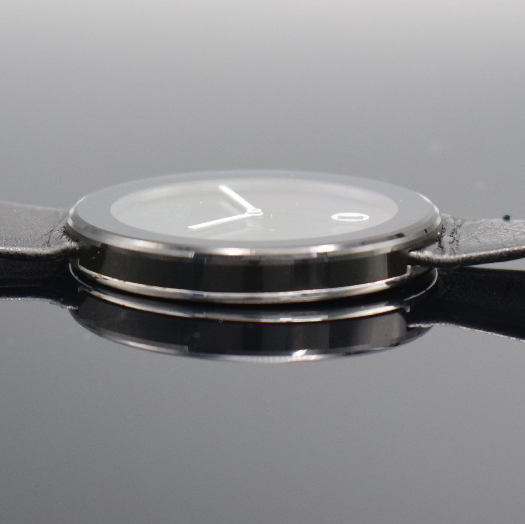 Detail e: OMEGA Art Collection "Richard Paul Lohse" limitierte Armbanduhr in Keramik/Stahl, Schweiz um 1987, quarz, flaches Geh., 4-fach verschr. ...