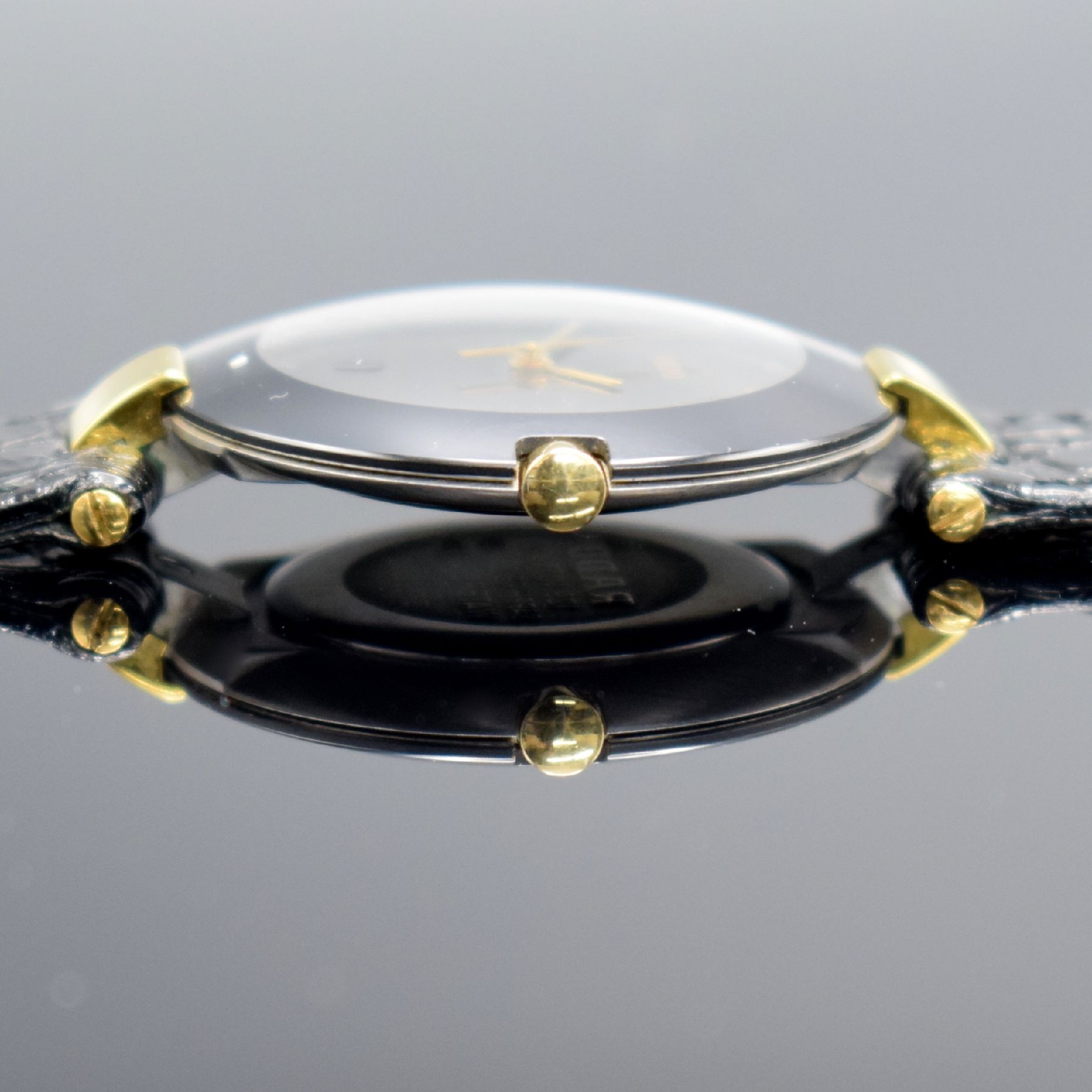Detail b: RADO Damenarmbanduhr, Schweiz lt. orig. Papier verk. 09/1996, quarz, Stahlboden aufgedr., Ref. 129.4075.4N, gewölbtes Saphirglas, verg. Anstöße, ...