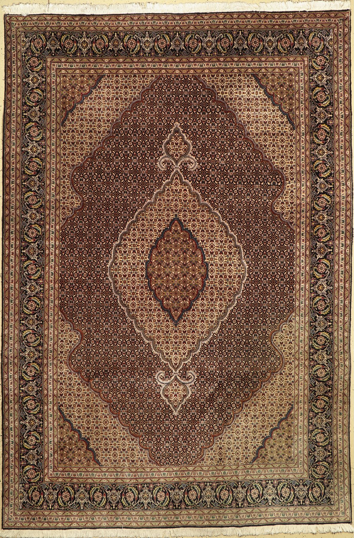 Täbriz fein, Persien, ca. 40 Jahre, Korkwolle mit Seide, ca. 303 x 206 cm, EHZ: 2