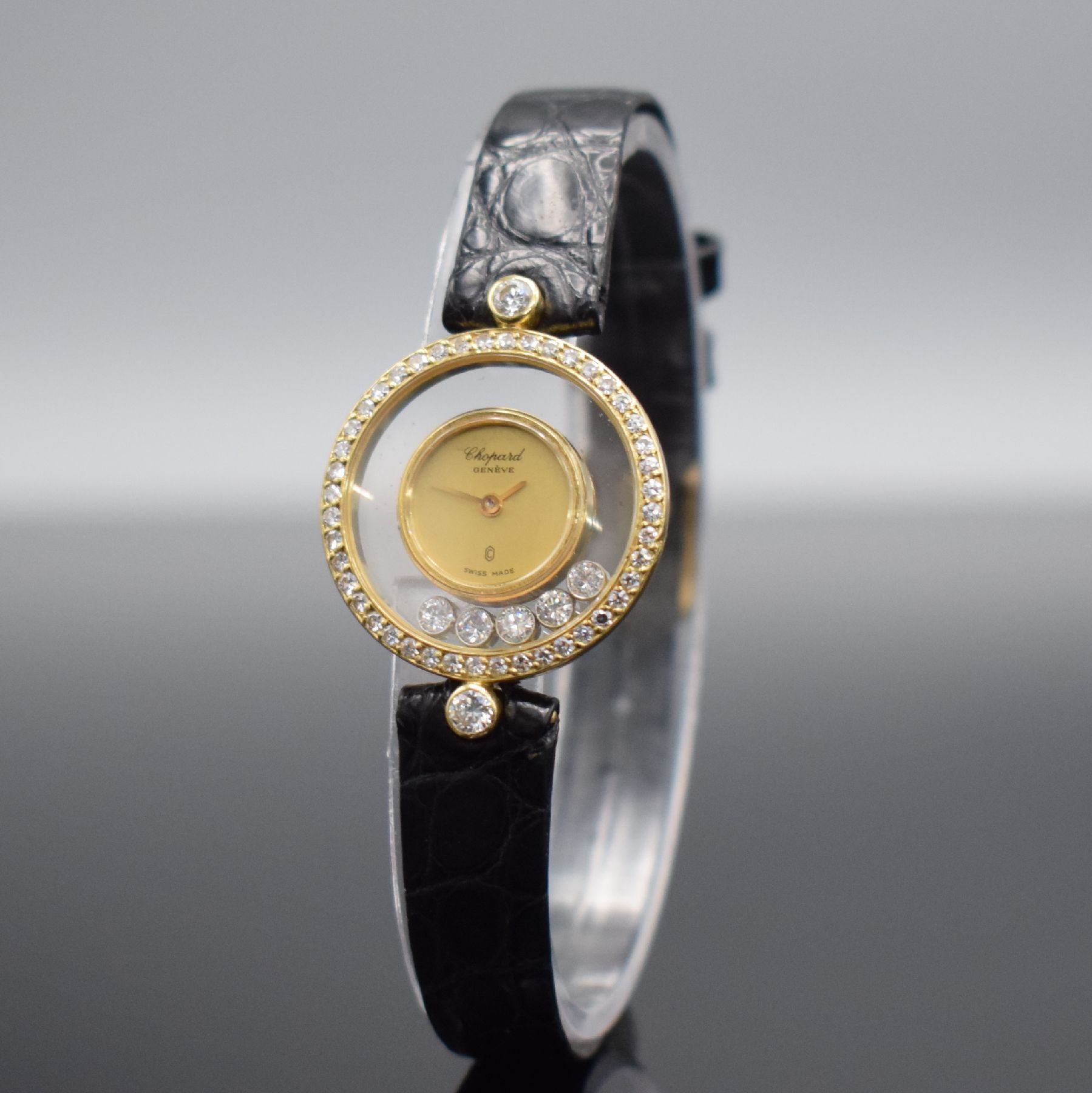 Detail b: CHOPARD Happy Diamonds Damenarmbanduhr in GG 750/000 mit Diamanten, Schweiz um 1995, quarz, Ref. 4052, beids. vergl. Geh. seitl. besch., Lünette & ...