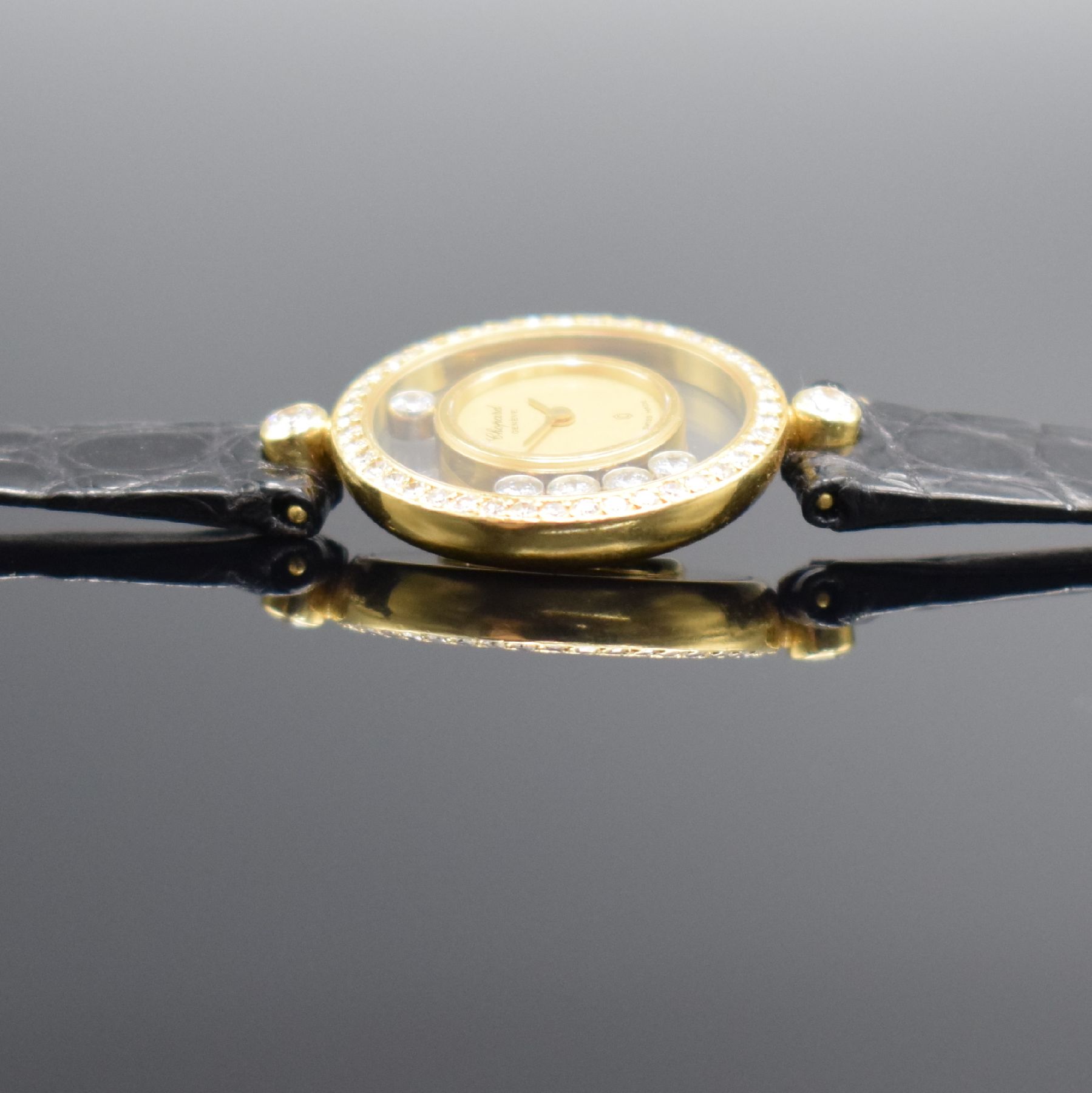 Detail d: CHOPARD Happy Diamonds Damenarmbanduhr in GG 750/000 mit Diamanten, Schweiz um 1995, quarz, Ref. 4052, beids. vergl. Geh. seitl. besch., Lünette & ...