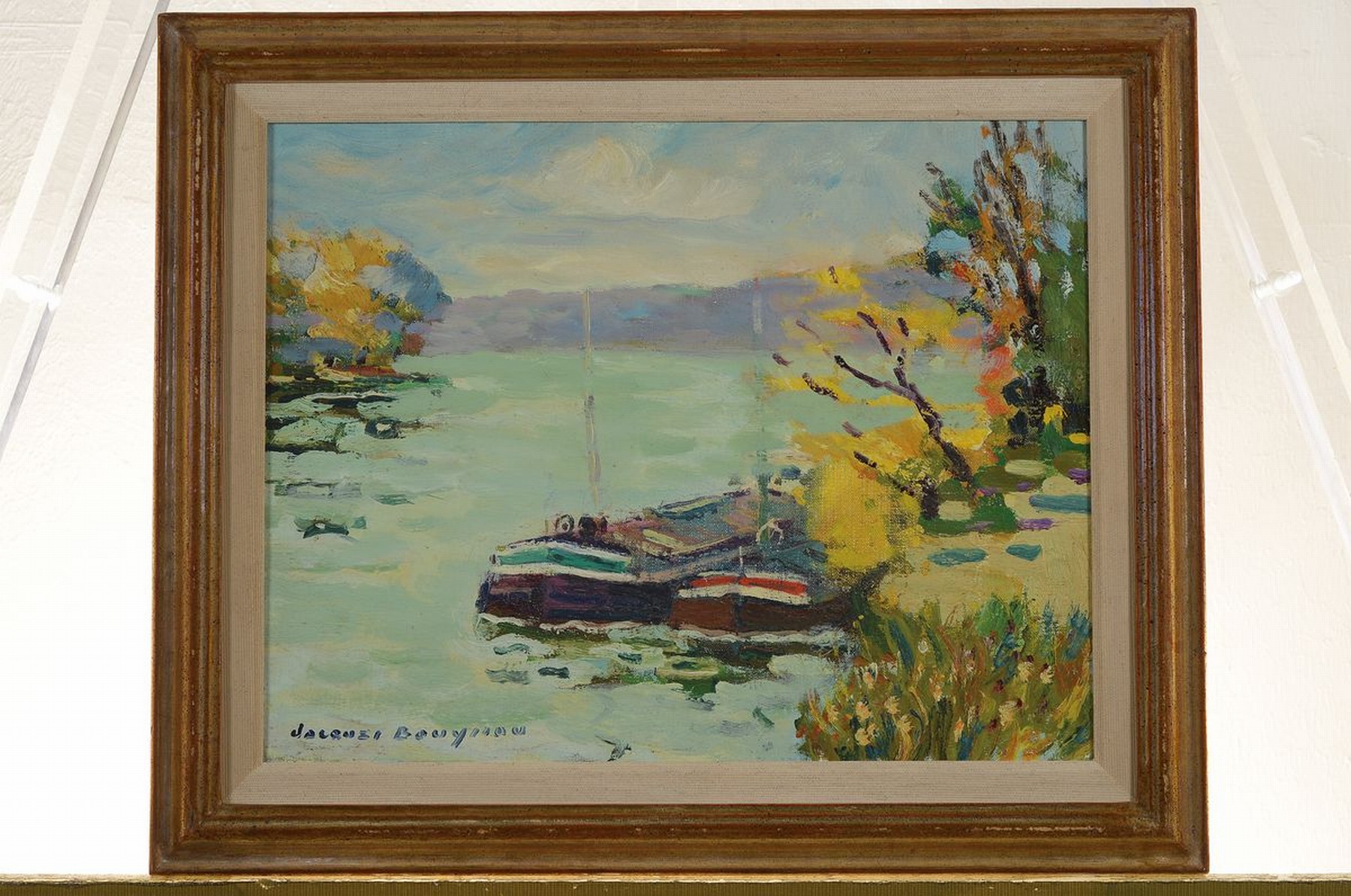 Detail k: Jacques Bouyssou, 1926-1997, 2 Gemälde: Lastkähne am Ufer, Öl/Lwd, links unten signiert, ca. 27x35cm, R. ca. 35x43cm; Le Vase de Fleurs, Öl/Lwd, ...