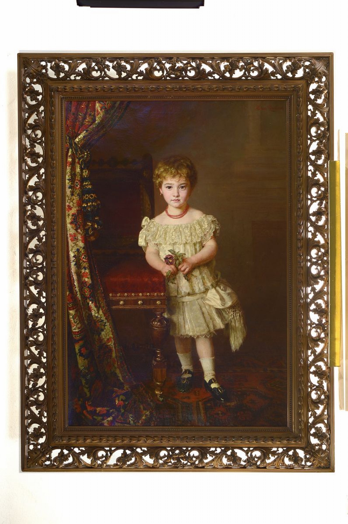 Detail k: Helene Peschel, geb. 1859 Jüterbog, Berliner Bildnismalerin, Schülerin von Streckfuß und J. Lulvès, hier: Ganzporträt eines Mädchen, an einen ...