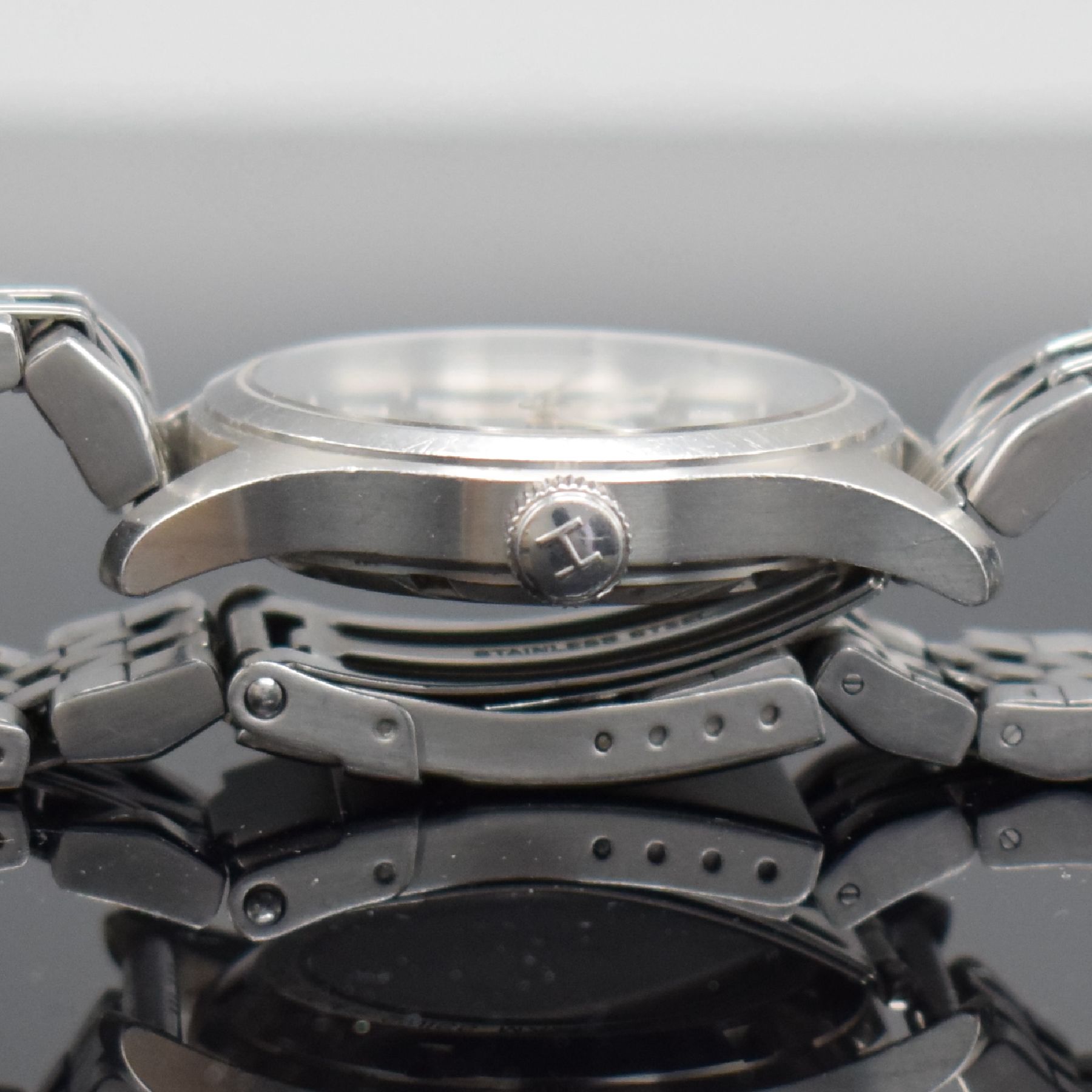 Detail g: HAMILTON Khaki Herrenarmbanduhr in Stahl, Schweiz um 2010, Automatik, Ref. H704450, beids. vergl. Geh., Boden verschr., neutr. Gliederband m. ...