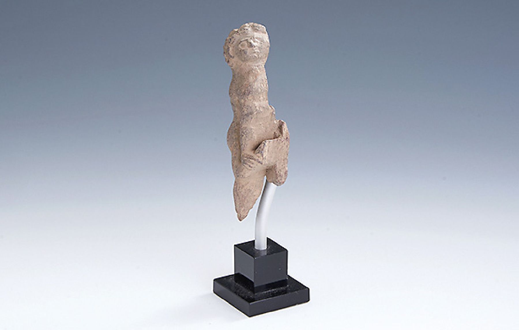 Eros Wandreliefskulptur, Nordindien, wohl um 3. Jhdt., Schiefer, Indo-Griechische Ausgestaltung, Anlehnung an griechische Mythologie, auf Sockel, ...