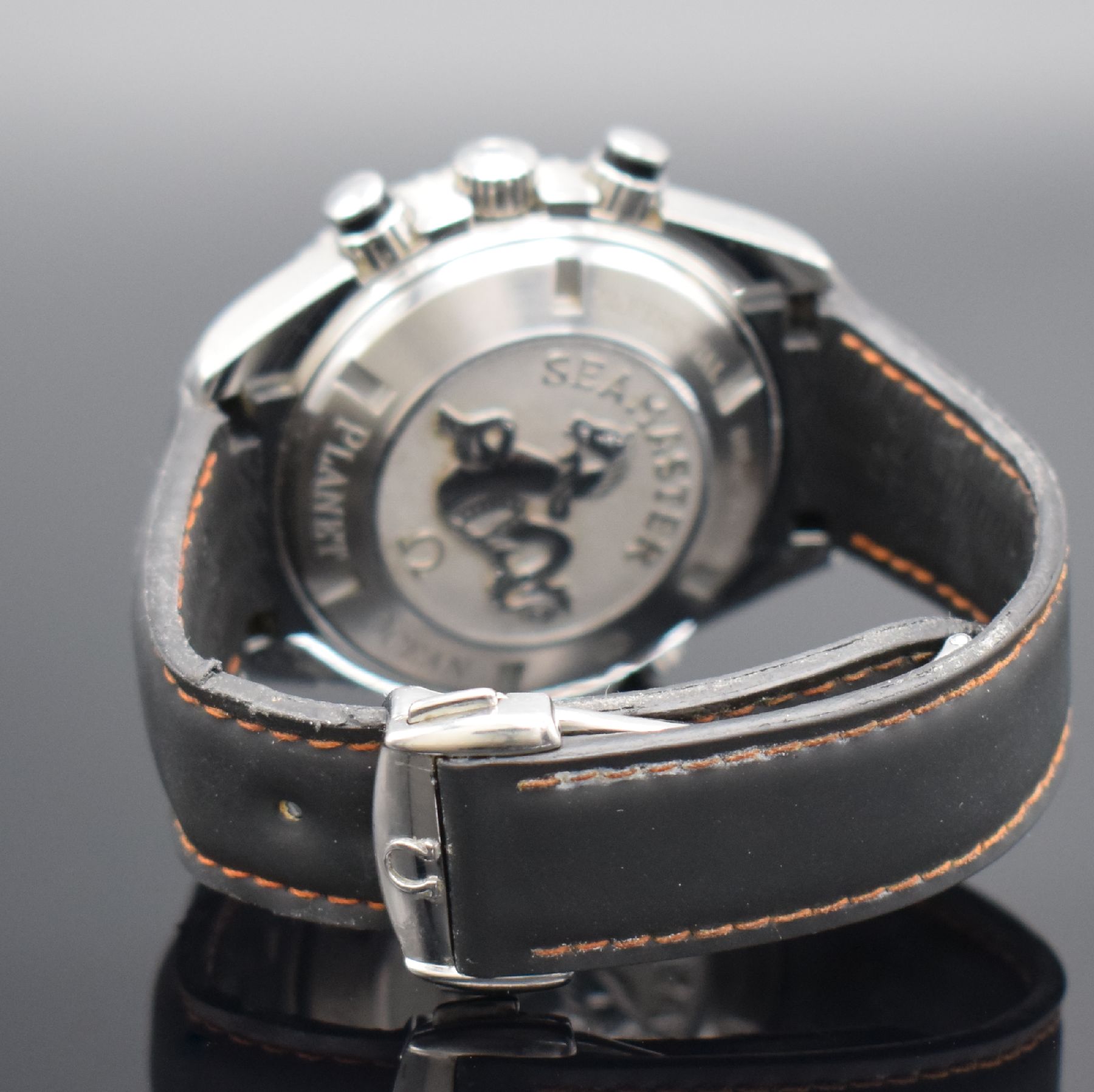 Detail b: OMEGA Seamaster Planet Ocean Herrenarmbanduhr mit Chronograph in Chronometerqualität Referenz 29105182, Schweiz um 2015, Automatik, verschr. ...