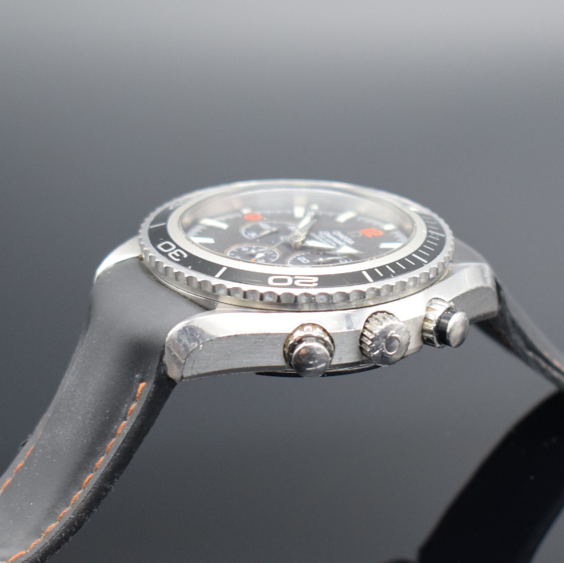 Detail c: OMEGA Seamaster Planet Ocean Herrenarmbanduhr mit Chronograph in Chronometerqualität Referenz 29105182, Schweiz um 2015, Automatik, verschr. ...