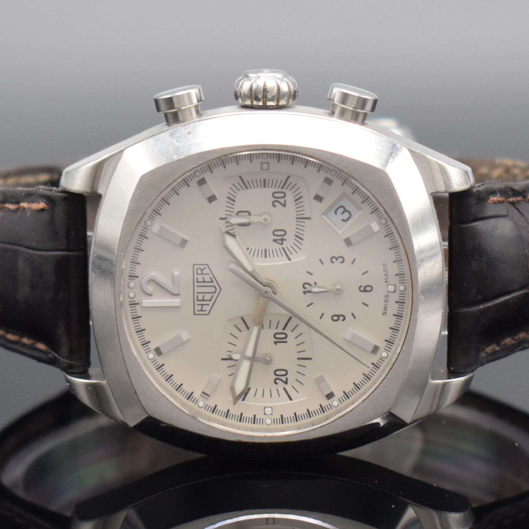 Detail a: HEUER Monza Herrenarmbanduhr mit Chronograph Referenz CR2111, Schweiz um 2000, Automatik, 2-teil. Edelstahlgeh., Boden 4-fach verschr., Lederband zu ...
