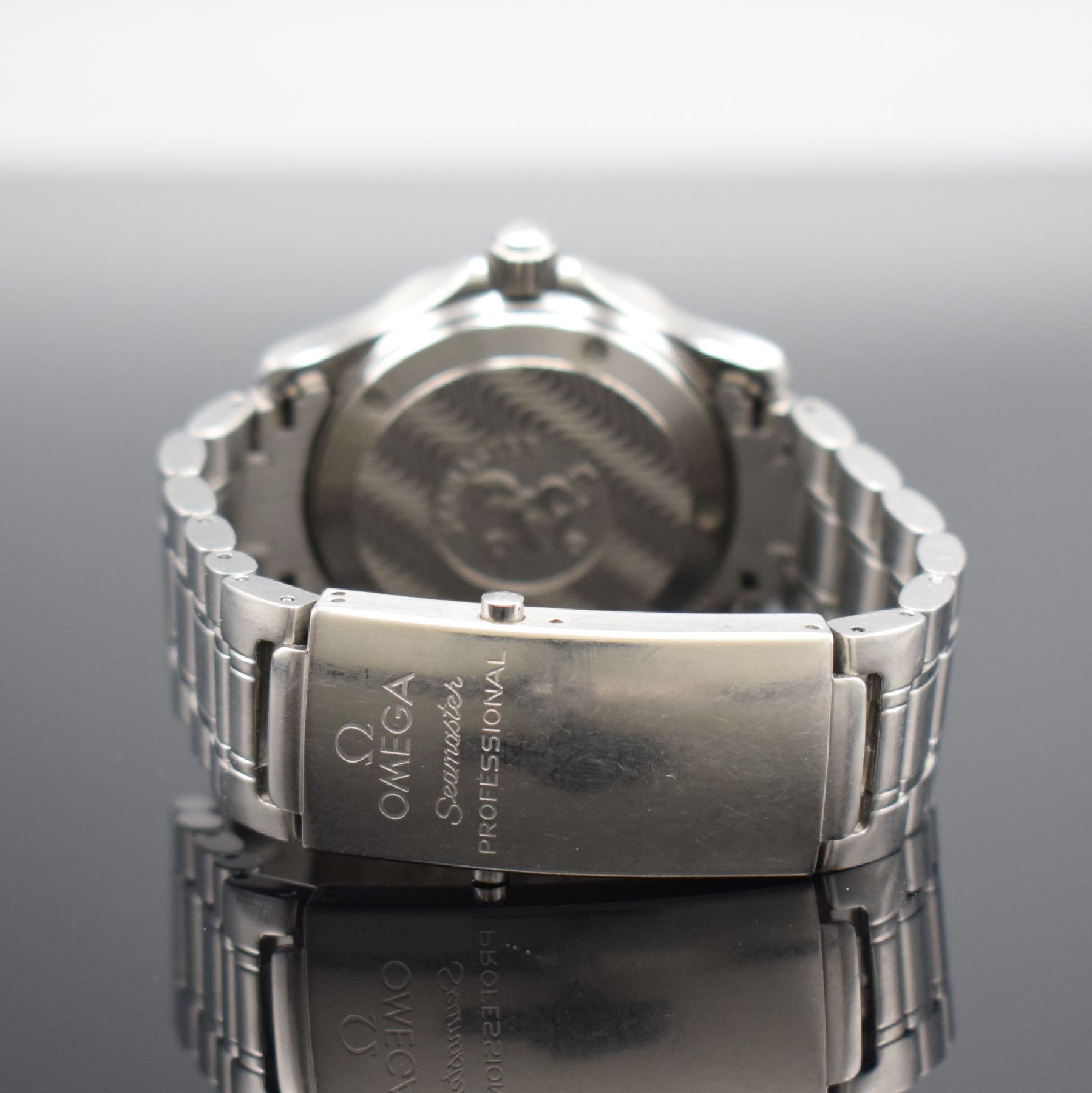 Detail b: OMEGA Seamaster Professional Chronometer Armbanduhr Referenz 168.1641, Schweiz um 2005, Automatik, verschr. Edelstahlgeh., ab Herst. 300m wasserd., ...