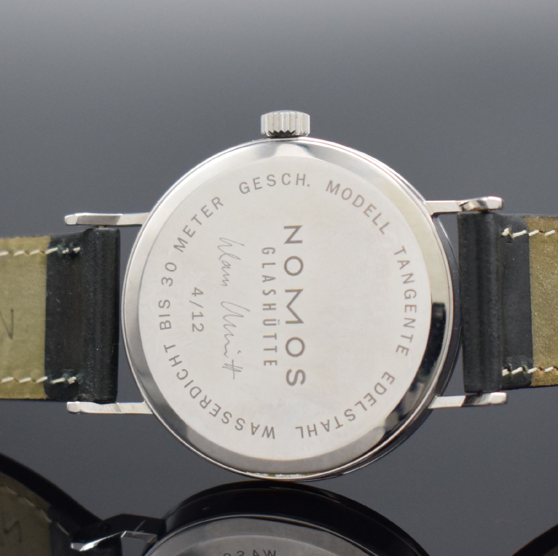 Detail f: NOMOS Tangente Klaus Schmitt auf 12 Stück limitierte Armbanduhr, Deutschland um 2006, Handaufzug, 3-teil. Gehäuse in Edelstahl, Boden & Glasrand ...