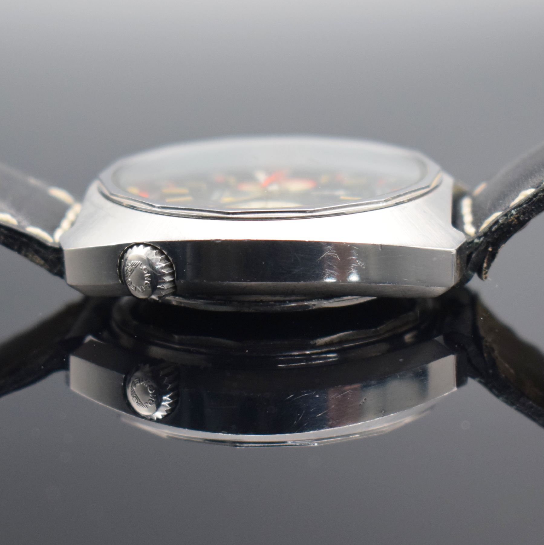 Detail c: LONGINES Herrenarmbanduhr mit Chronograph in Stahl Kaliber Valjoux 72, Schweiz um 1968, Handaufzug, Ref. 8224-1, verschr. Boden, schwarzes Tritium ...