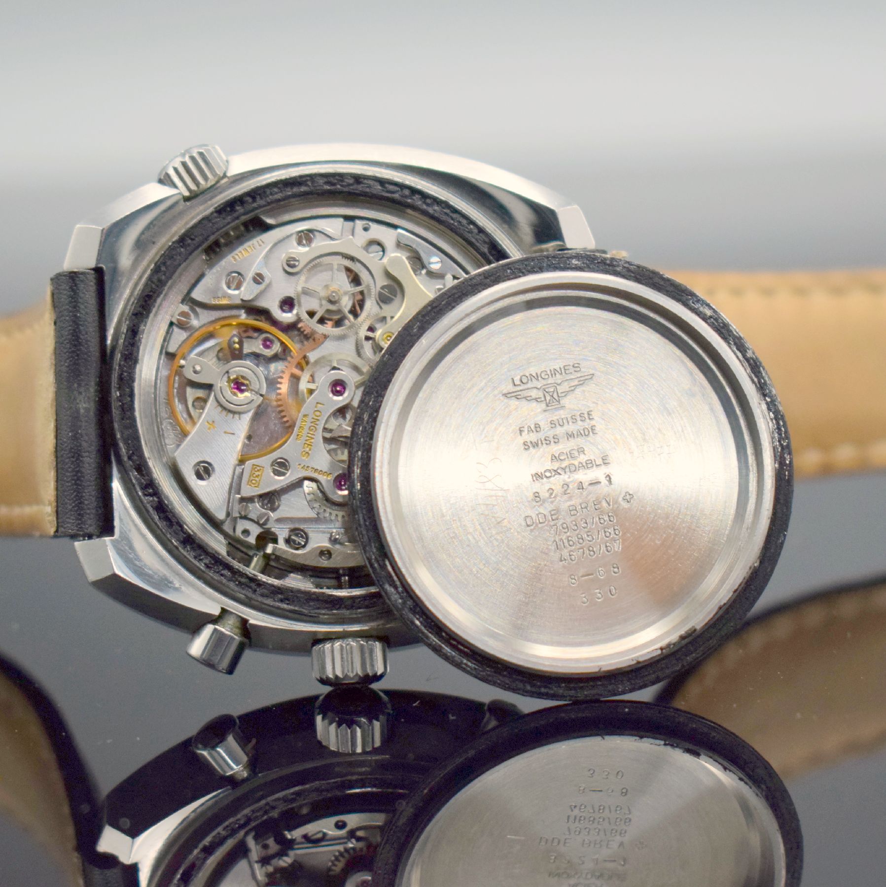 Detail g: LONGINES Herrenarmbanduhr mit Chronograph in Stahl Kaliber Valjoux 72, Schweiz um 1968, Handaufzug, Ref. 8224-1, verschr. Boden, schwarzes Tritium ...