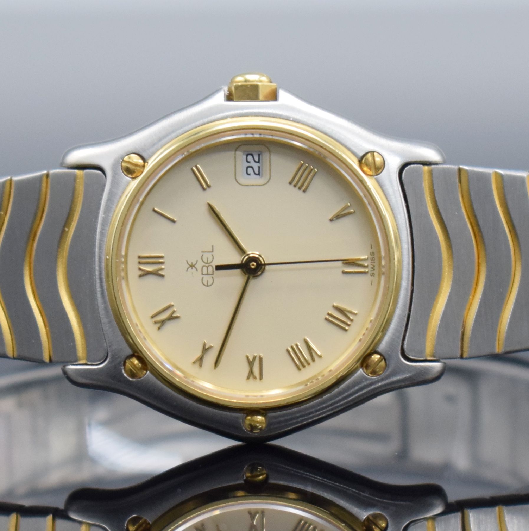 Detail a: EBEL Damenarmbanduhr Classic Wave in Stahl/Gold, Schweiz um 1993, quarz, Ref. 183908, Lünette gegen Geh. 5-fach verschr., orig. Wellengliederband m. ...