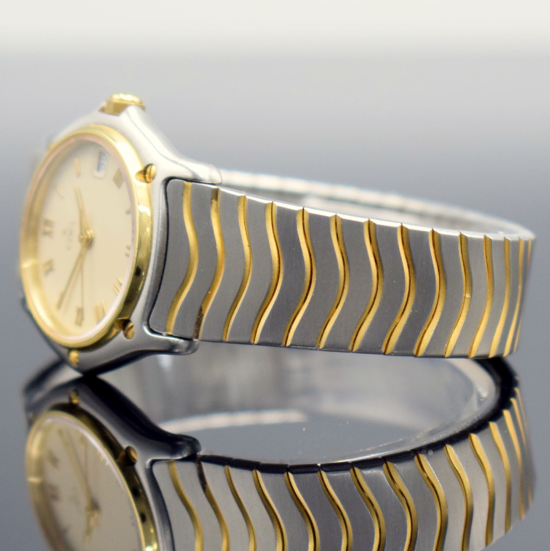 Detail b: EBEL Damenarmbanduhr Classic Wave in Stahl/Gold, Schweiz um 1993, quarz, Ref. 183908, Lünette gegen Geh. 5-fach verschr., orig. Wellengliederband m. ...