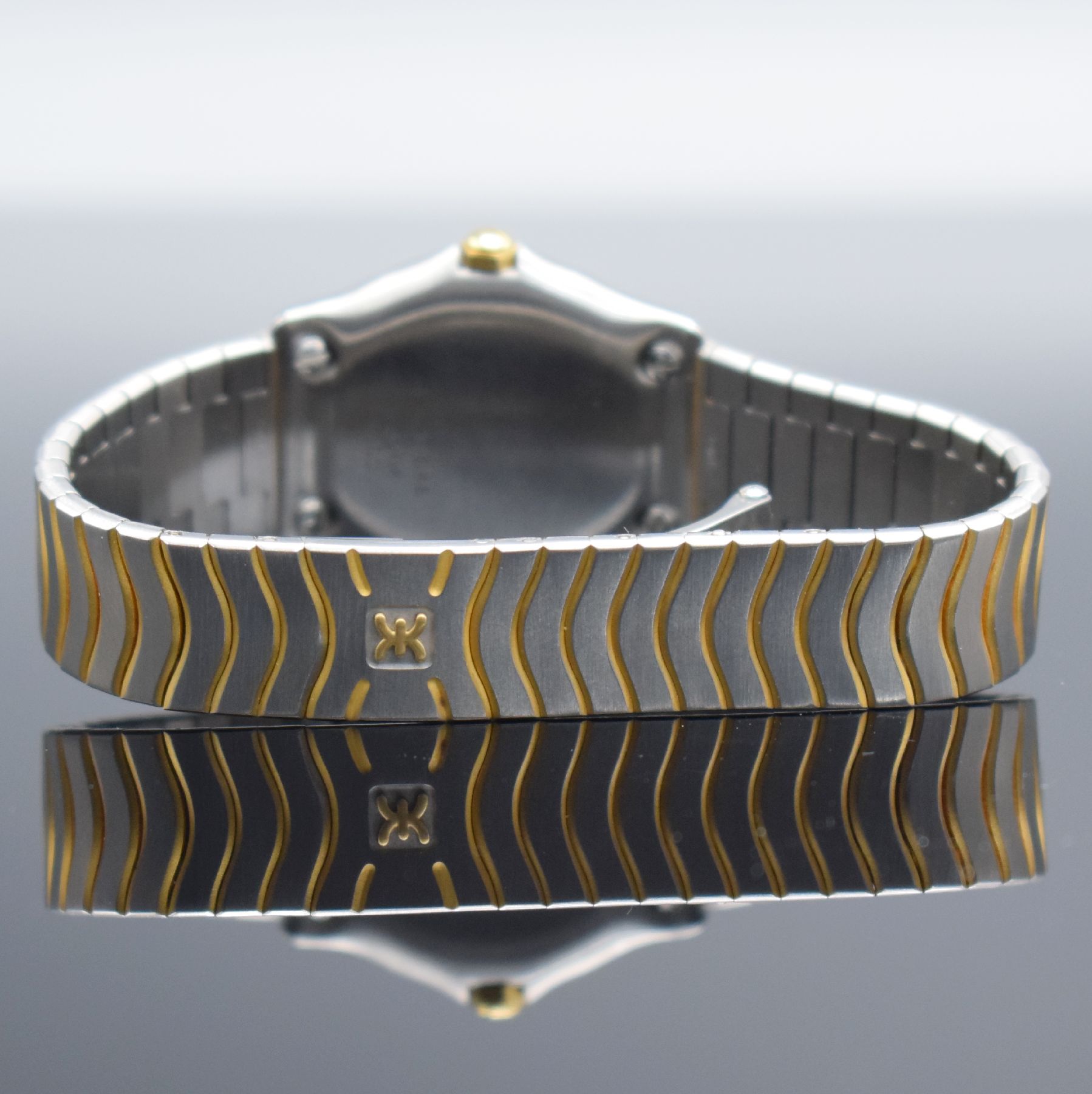 Detail c: EBEL Damenarmbanduhr Classic Wave in Stahl/Gold, Schweiz um 1993, quarz, Ref. 183908, Lünette gegen Geh. 5-fach verschr., orig. Wellengliederband m. ...