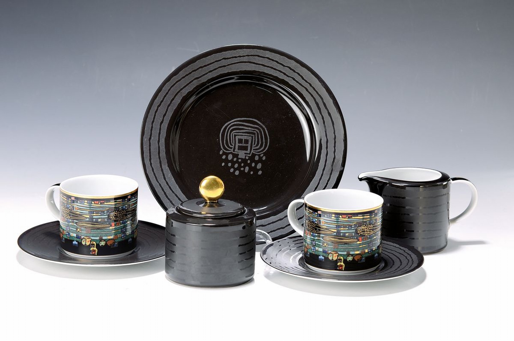 Friedensreich Hundertwasser, 1928 Wien - 2000, Kaffeeservice, 12 Tassen mit Untertassen, Milchkännchen und Zuckerdose, 8 Dessertteller, ars-mundi ...