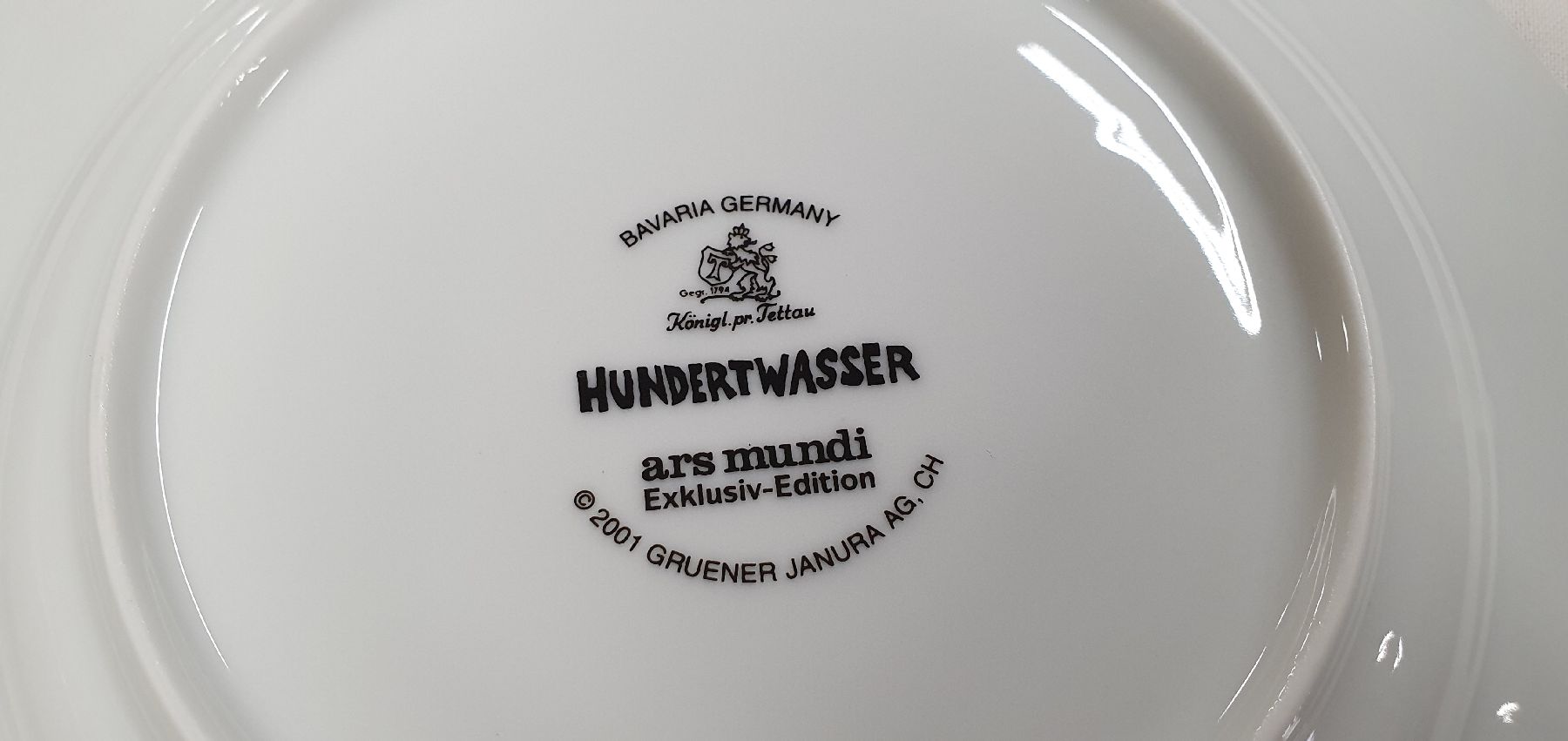 Detail d: Friedensreich Hundertwasser, 1928 Wien - 2000, Kaffeeservice, 12 Tassen mit Untertassen, Milchkännchen und Zuckerdose, 8 Dessertteller, ars-mundi ...