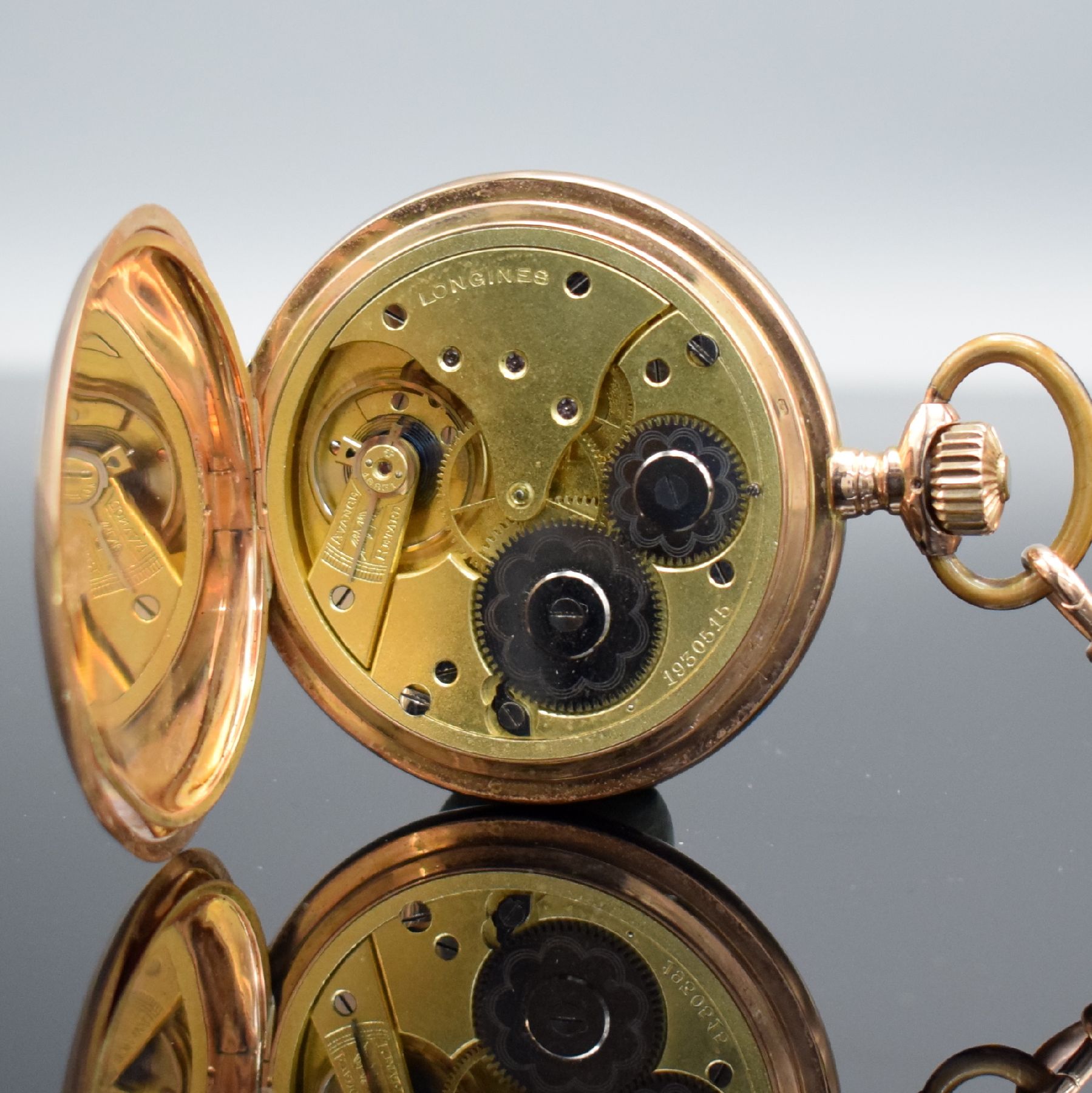 Detail f: LONGINES Herrensavonette in RG 585/000 mit Kette in RG 585/000, Schweiz um 1906, guill. 3 Deckel-Goldgeh. dell., Sprungdeckel m. Monogramm, ...