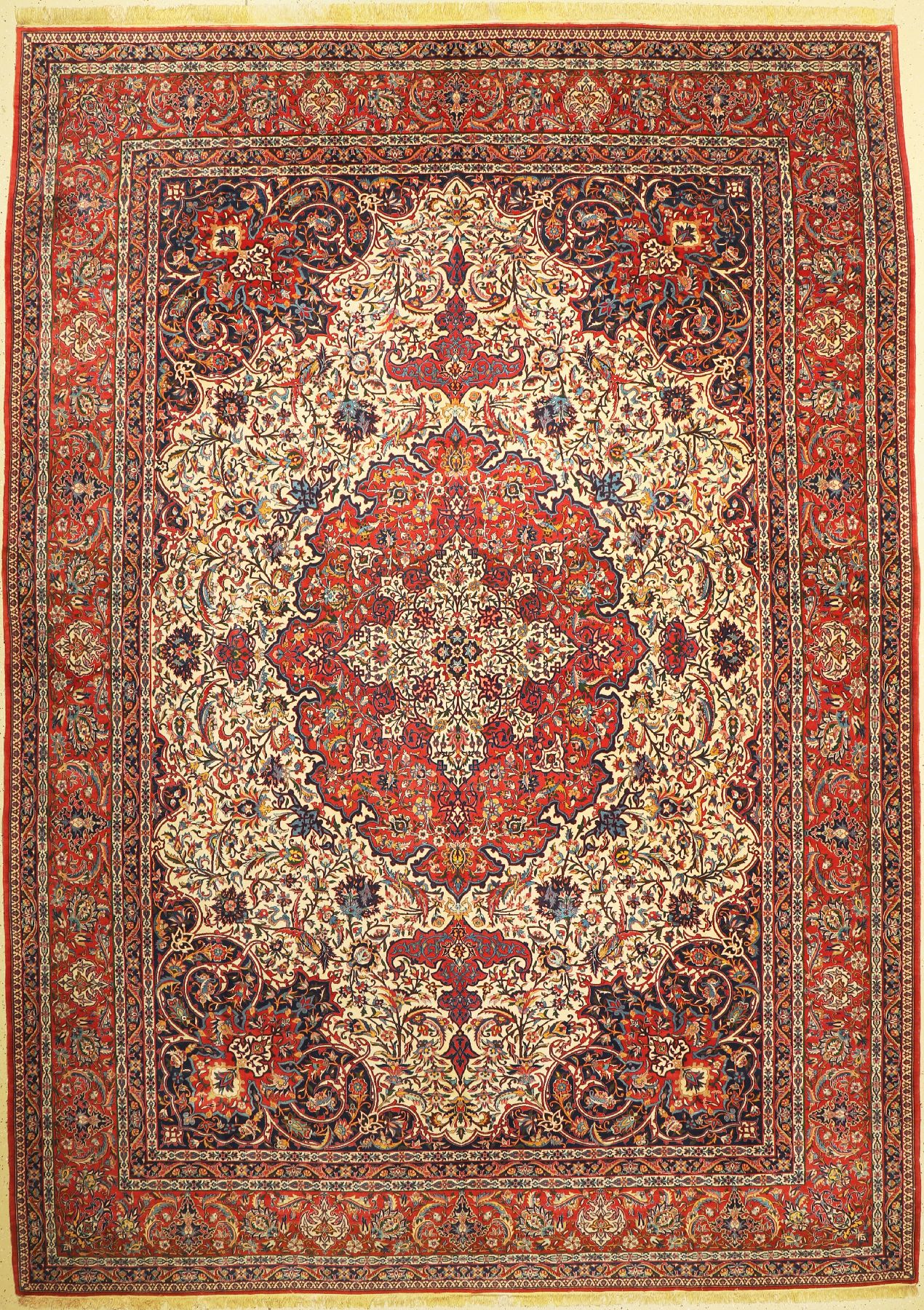 Antiker feiner Esfahan, Persien, um 1920, Korkwolle geknüpft auf Seide, ca. 420 x 300 cm, EHZ:2-3(paar kleine alte Restaurierungen).