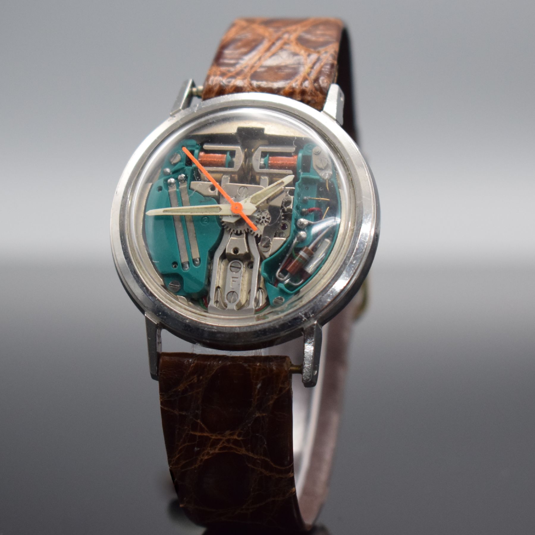 Detail b: BULOVA Herrenarmbanduhr Accutron Spaceview, Schweiz um 1968, Edelstahlgeh., Boden verschr., sichtbares Stimmgabelschwingerwerk, Batteriefach & ...