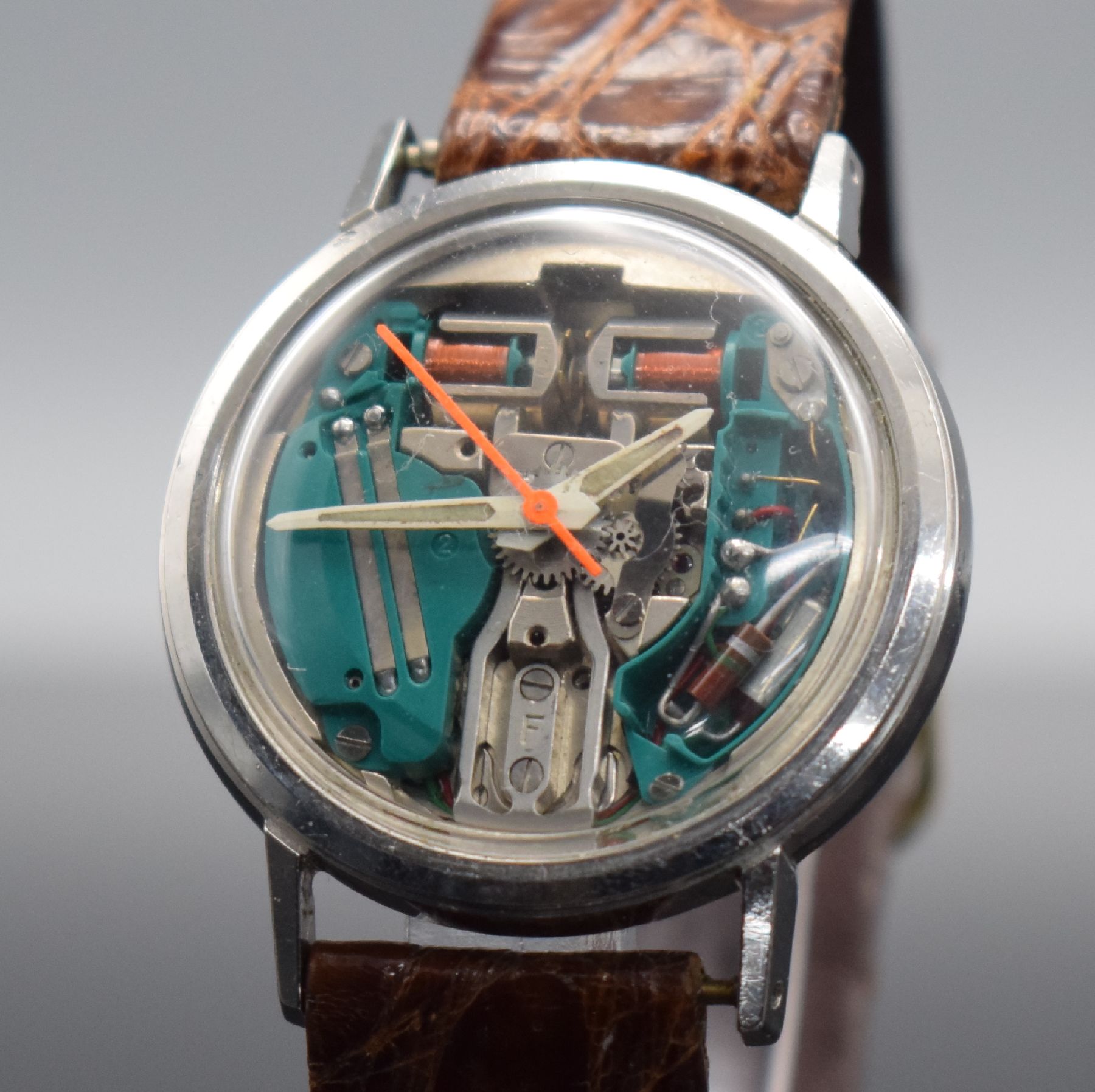 Detail c: BULOVA Herrenarmbanduhr Accutron Spaceview, Schweiz um 1968, Edelstahlgeh., Boden verschr., sichtbares Stimmgabelschwingerwerk, Batteriefach & ...