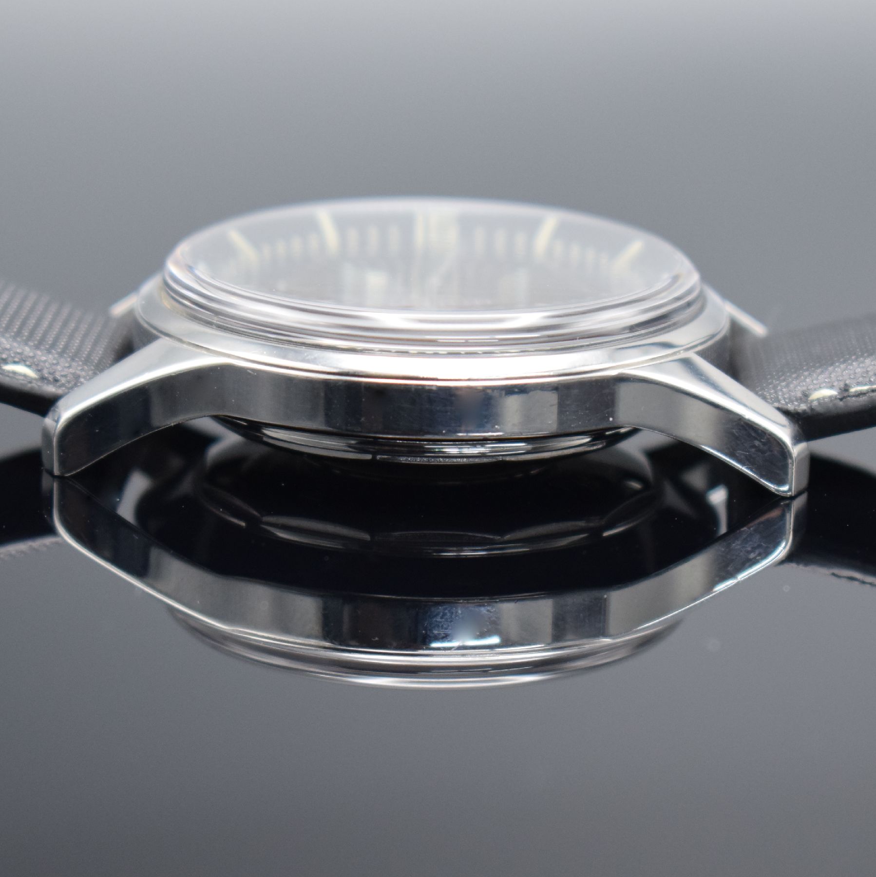 Detail f: LONGINES Legend Diver Watch Herrenarmbanduhr Referenz L3.674.4, Schweiz um 2009, Automatik, verschr. Edelstahlgeh., Boden m. Tauchersymbolik, orig. ...