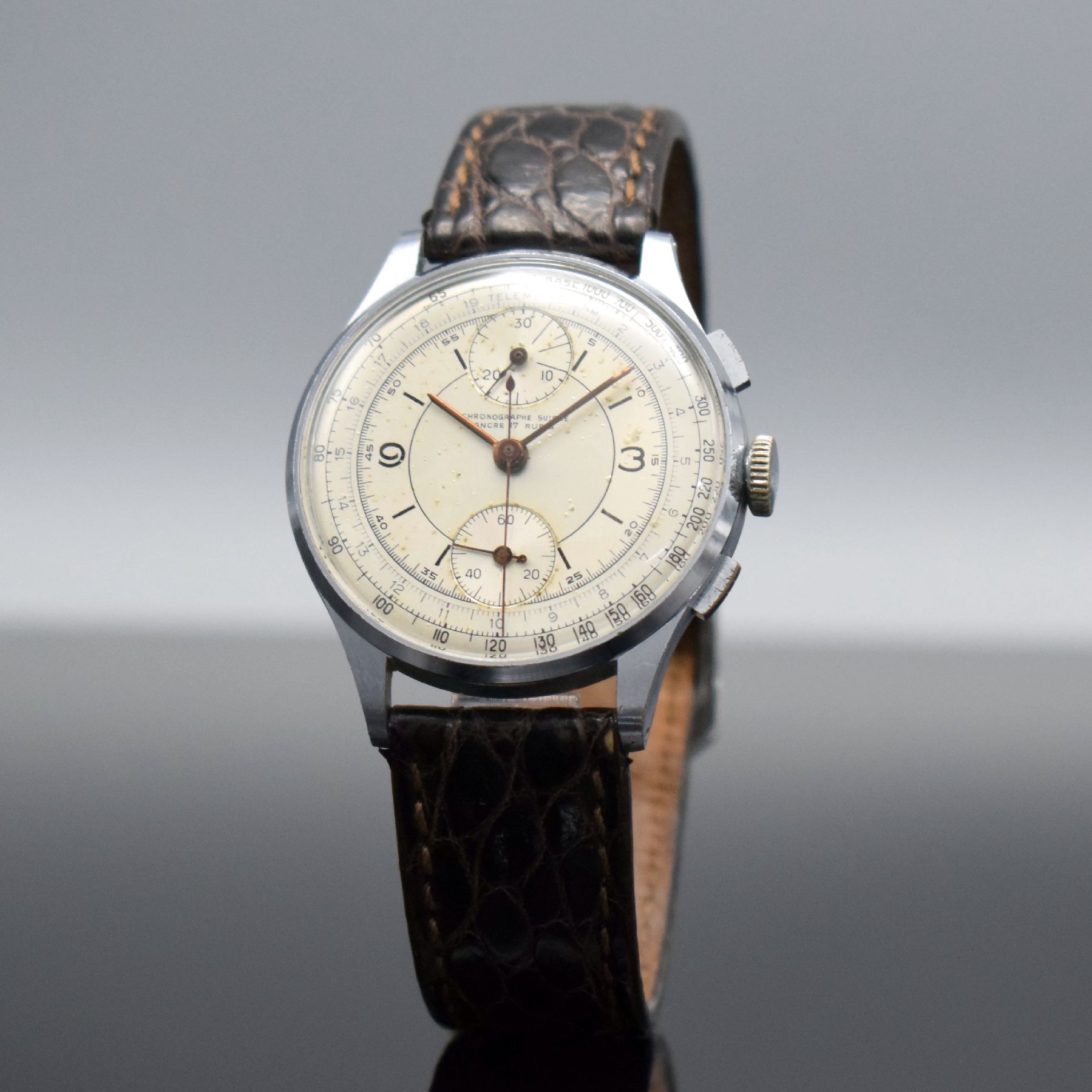 Detail b: CHRONOGRAPHE SUISSE Herrenarmbanduhr mit Chronograph Kaliber Venus 170, Schweiz 1940er Jahre, Handaufzug, verchr. Gehäuse, Stahlboden gedr., silb. ...