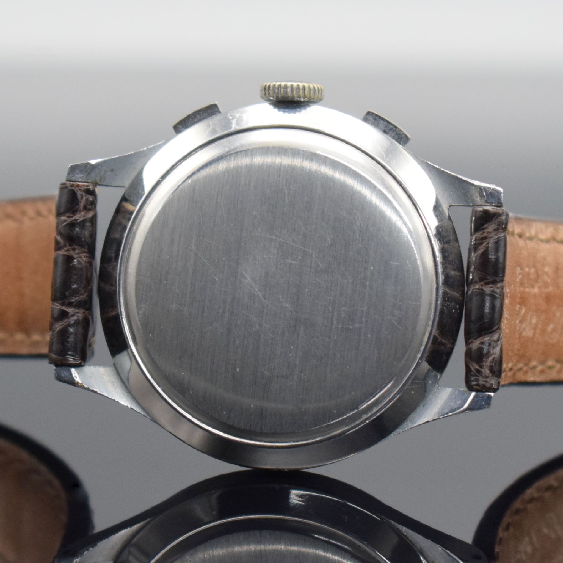 Detail f: CHRONOGRAPHE SUISSE Herrenarmbanduhr mit Chronograph Kaliber Venus 170, Schweiz 1940er Jahre, Handaufzug, verchr. Gehäuse, Stahlboden gedr., silb. ...