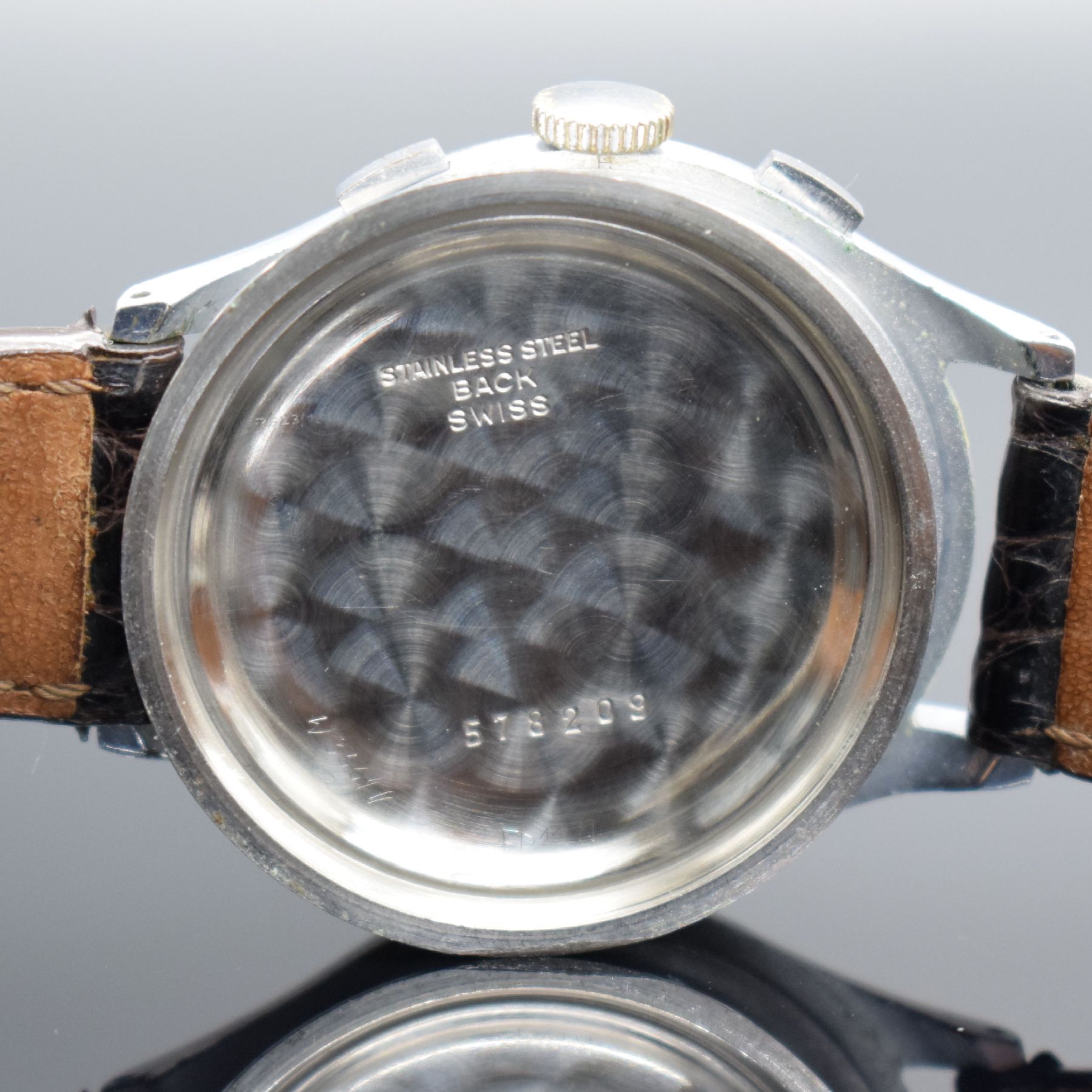 Detail i: CHRONOGRAPHE SUISSE Herrenarmbanduhr mit Chronograph Kaliber Venus 170, Schweiz 1940er Jahre, Handaufzug, verchr. Gehäuse, Stahlboden gedr., silb. ...