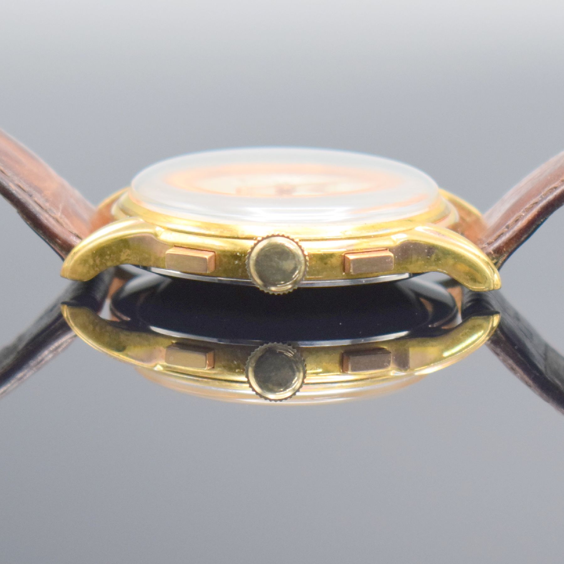 Detail d: Herrenarmbanduhr mit Chronograph Kaliber Landeron 48, Schweiz um 1950, Handaufzug, verg. Geh., Stahlboden aufgedr., Zifferbl. bez. "Baume & ...