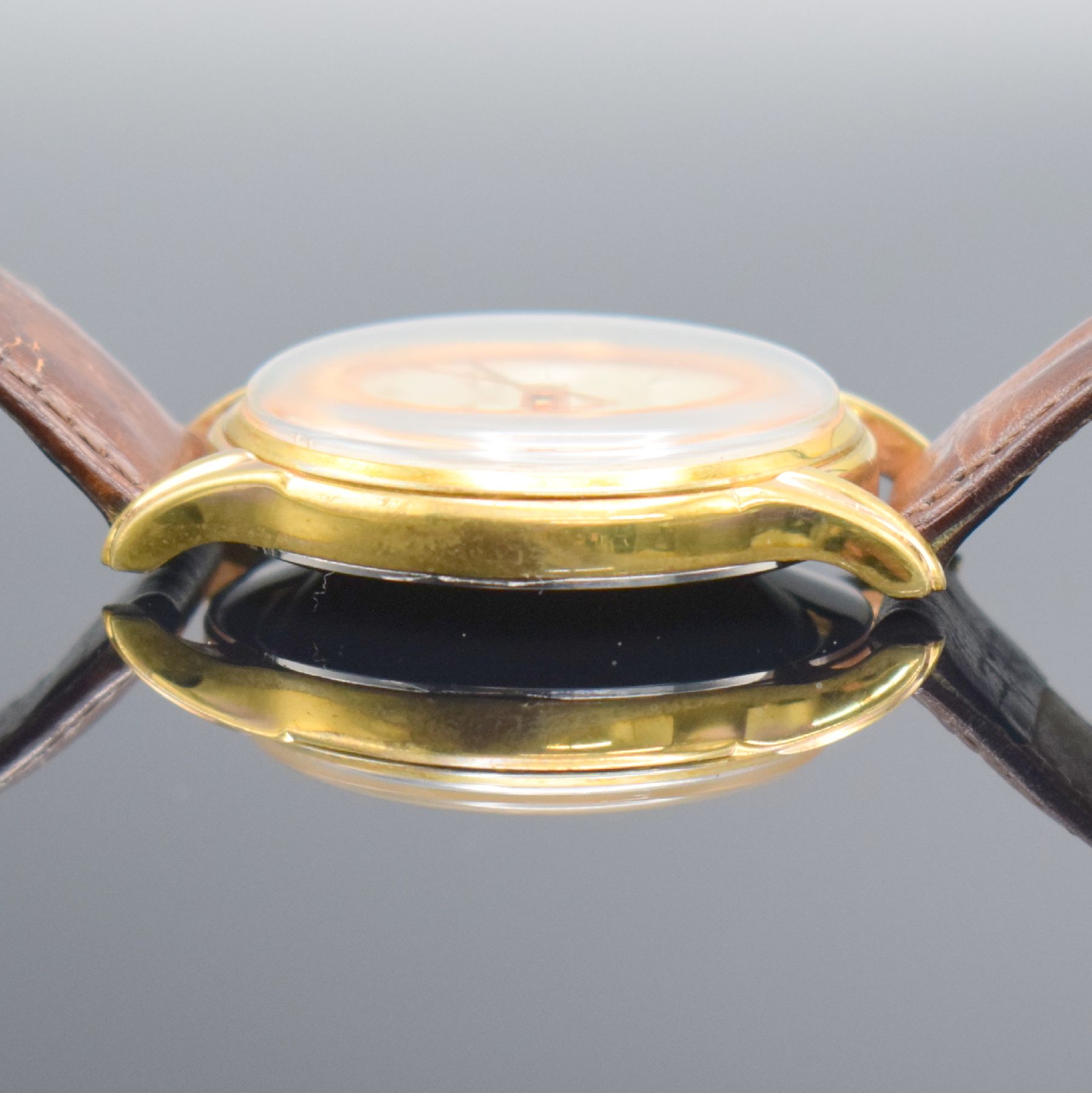 Detail e: Herrenarmbanduhr mit Chronograph Kaliber Landeron 48, Schweiz um 1950, Handaufzug, verg. Geh., Stahlboden aufgedr., Zifferbl. bez. "Baume & ...