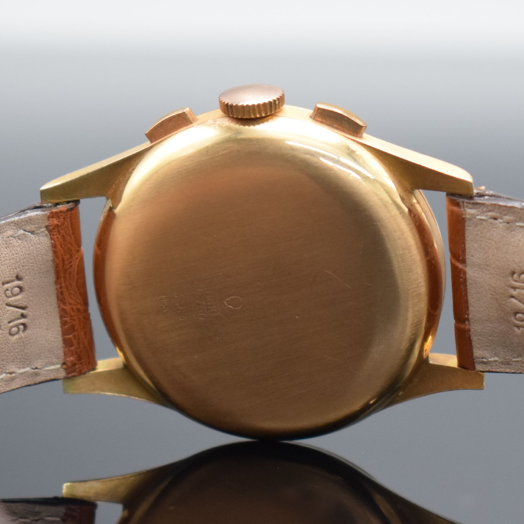 Detail f: CHRONOGRAPHE SUISSE Herrenarmbanduhr mit Chronograph in RG 750/000, Schweiz um 1950, Handaufzug, 3-teil. Geh., Boden & Glasrand aufgedr., gold. ...
