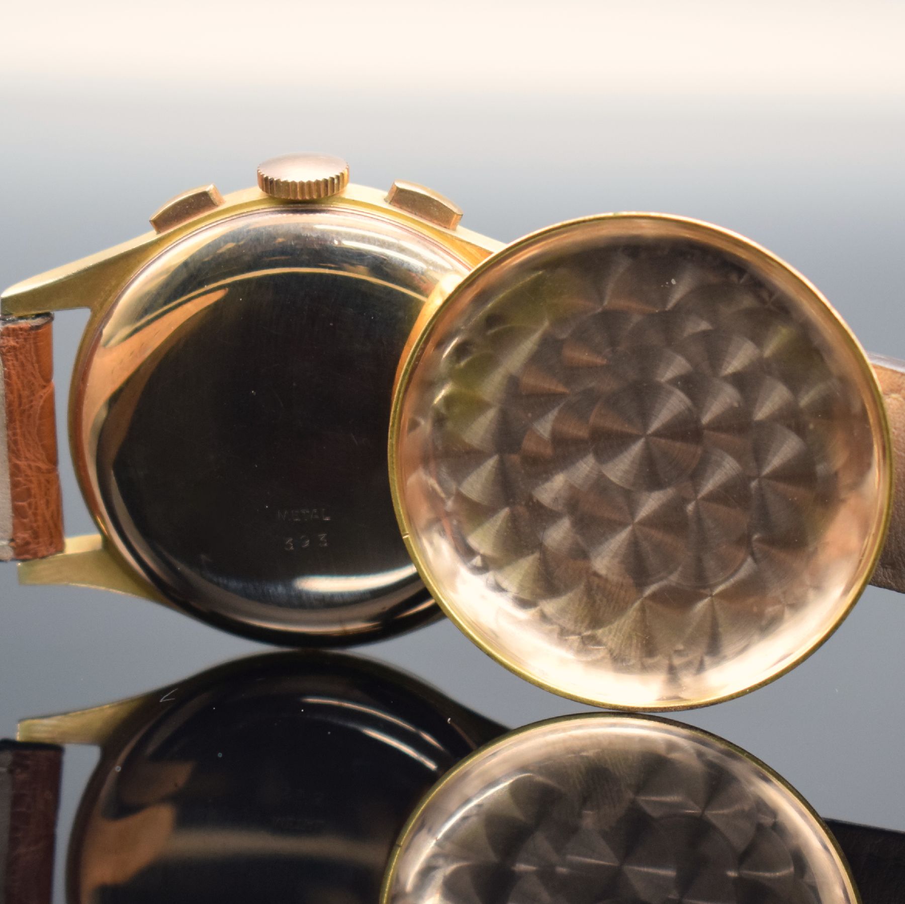 Detail g: CHRONOGRAPHE SUISSE Herrenarmbanduhr mit Chronograph in RG 750/000, Schweiz um 1950, Handaufzug, 3-teil. Geh., Boden & Glasrand aufgedr., gold. ...