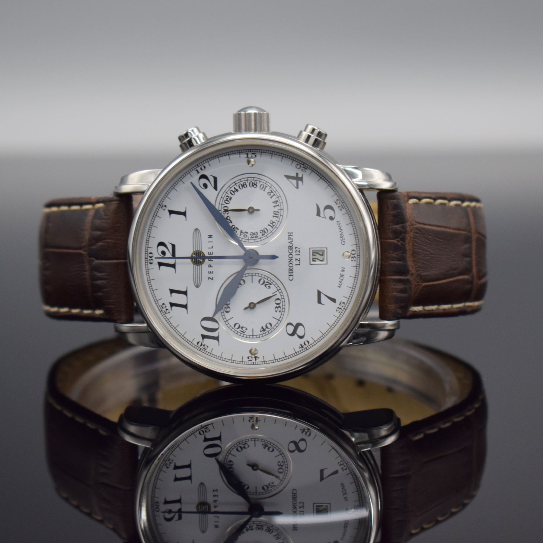 ZEPPELIN Herrenarmbanduhr mit Chronograph, Deutschland um 2009, Handaufzug, Ref. LZ 127, beids. vergl. Edelstahlgeh., Boden geschr., weißes ...