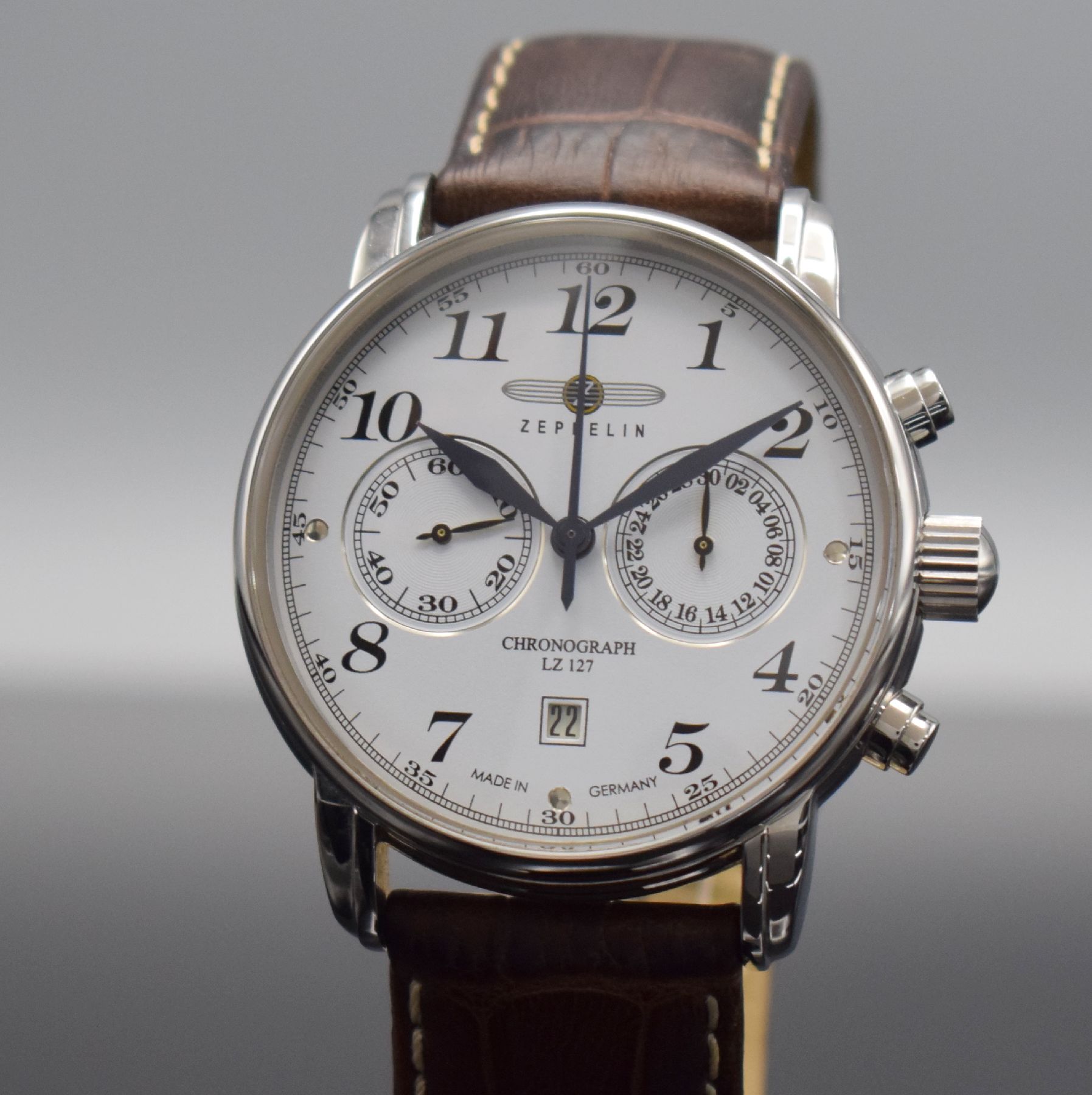 Detail c: ZEPPELIN Herrenarmbanduhr mit Chronograph, Deutschland um 2009, Handaufzug, Ref. LZ 127, beids. vergl. Edelstahlgeh., Boden geschr., weißes ...