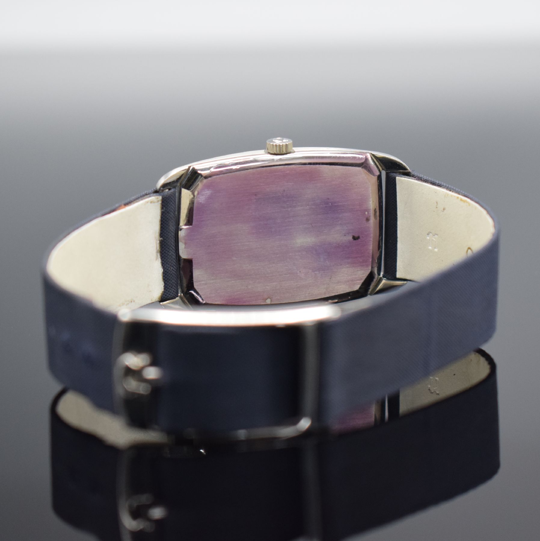 Detail d: OMEGA De Ville gut erhaltene Armbanduhr Referenz 111.085, Schweiz um 1970, Handaufzug, 2-teil. Geh. in Stahl, Boden aufgedr., orig. Lederband m. ...