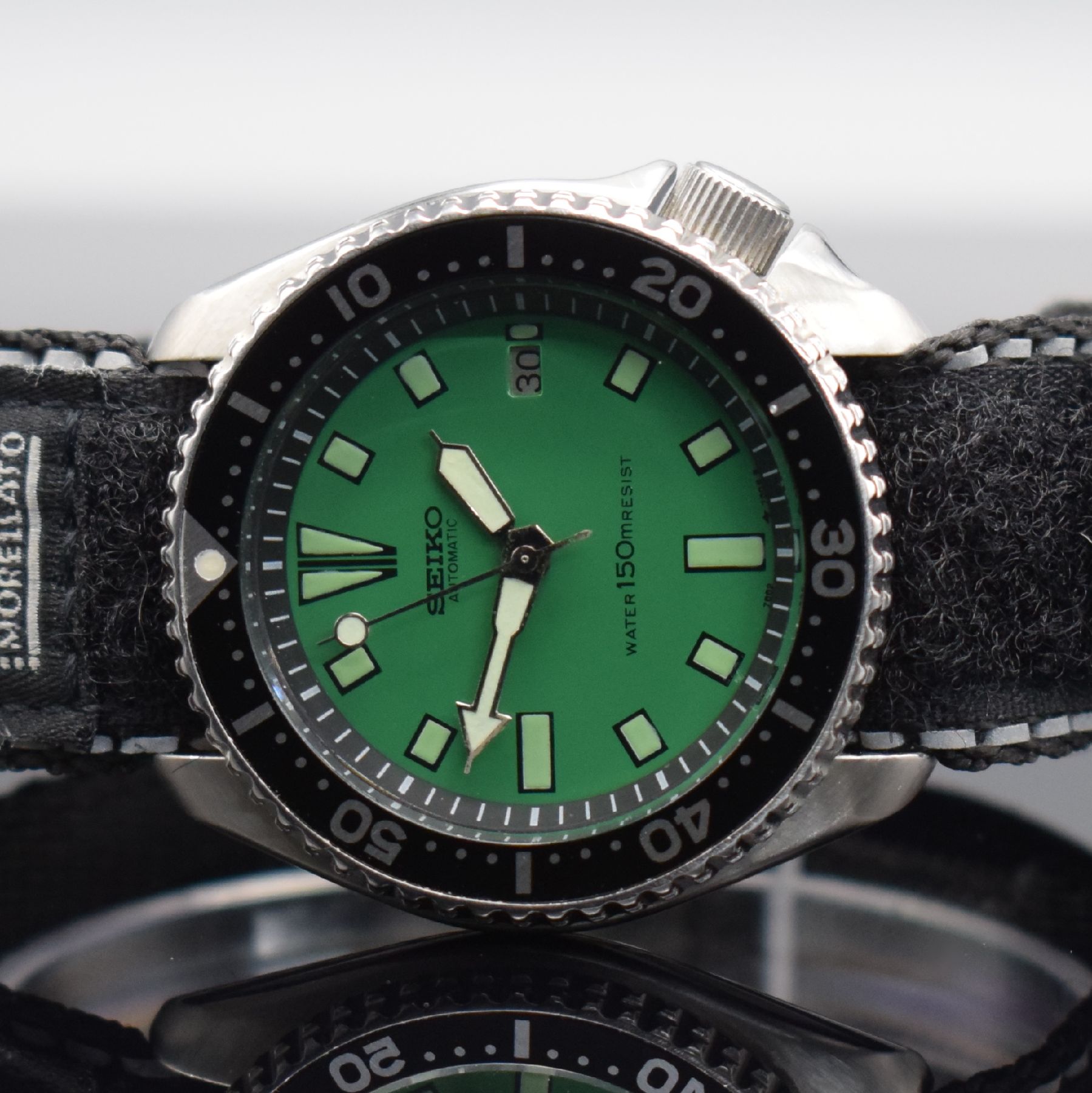 Detail a: SEIKO Scuba Diver`s Herrenarmbanduhr, Japan 1990er Jahre, Automatik, Ref. 7002-7000, massives verschr. Geh. in Edelstahl, beids. drehb. Lünette m. ...
