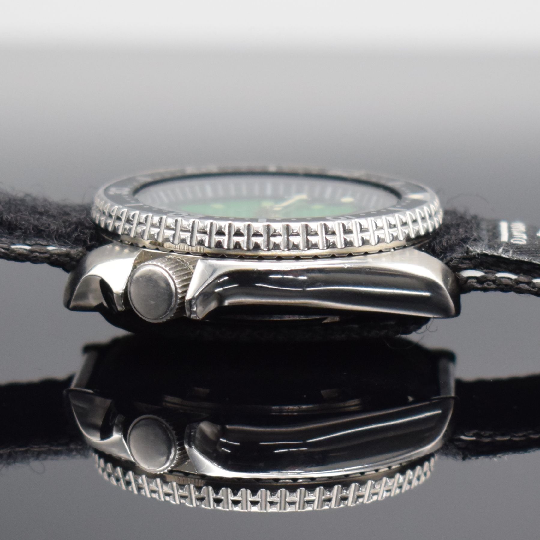 Detail d: SEIKO Scuba Diver`s Herrenarmbanduhr, Japan 1990er Jahre, Automatik, Ref. 7002-7000, massives verschr. Geh. in Edelstahl, beids. drehb. Lünette m. ...