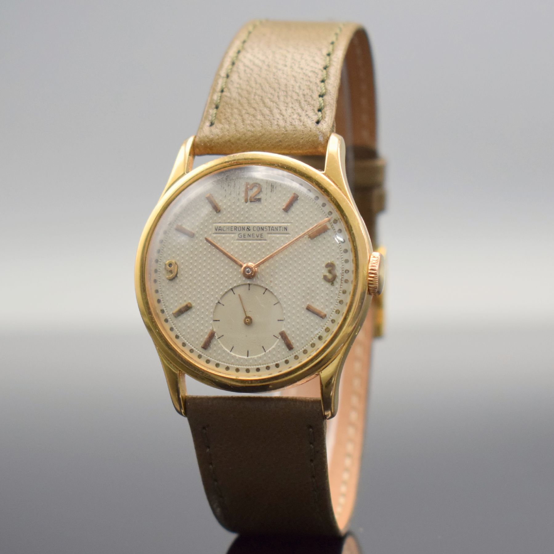Detail b: VACHERON & CONSTANTIN feine und seltene Herrenarmbanduhr in RoseG 750/000, Handaufzug, Schweiz um 1942, 3-teil. Geh. l. dell., Boden & Glasrand ...
