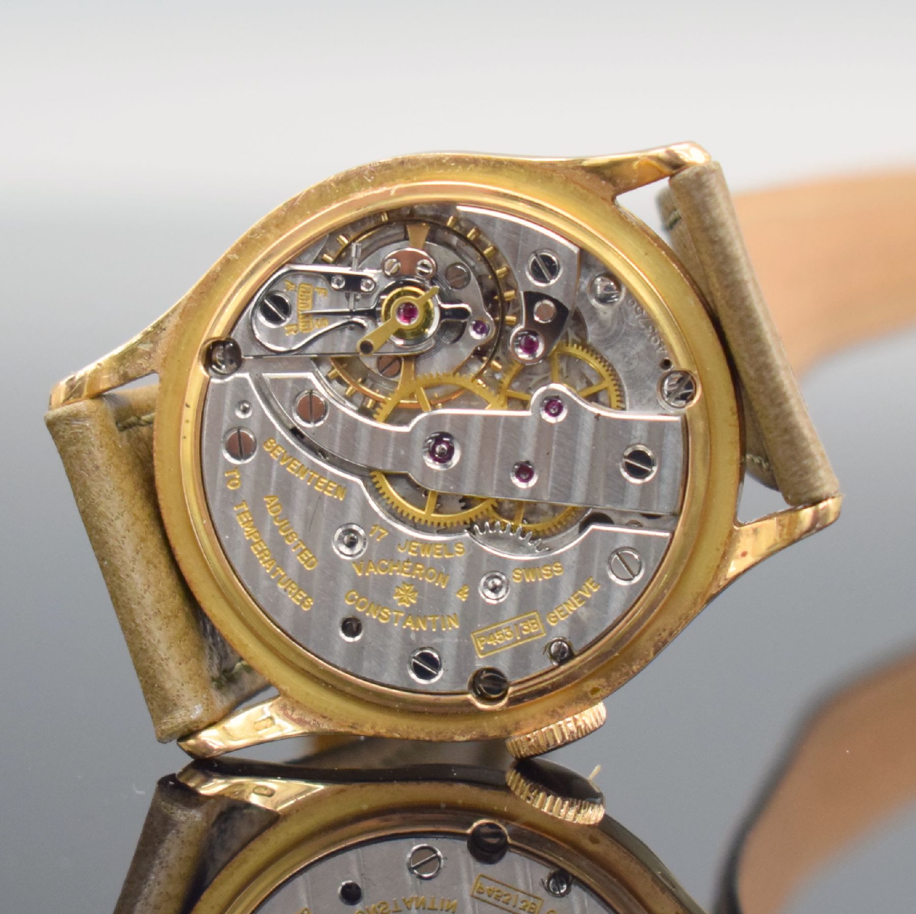 Detail f: VACHERON & CONSTANTIN feine und seltene Herrenarmbanduhr in RoseG 750/000, Handaufzug, Schweiz um 1942, 3-teil. Geh. l. dell., Boden & Glasrand ...