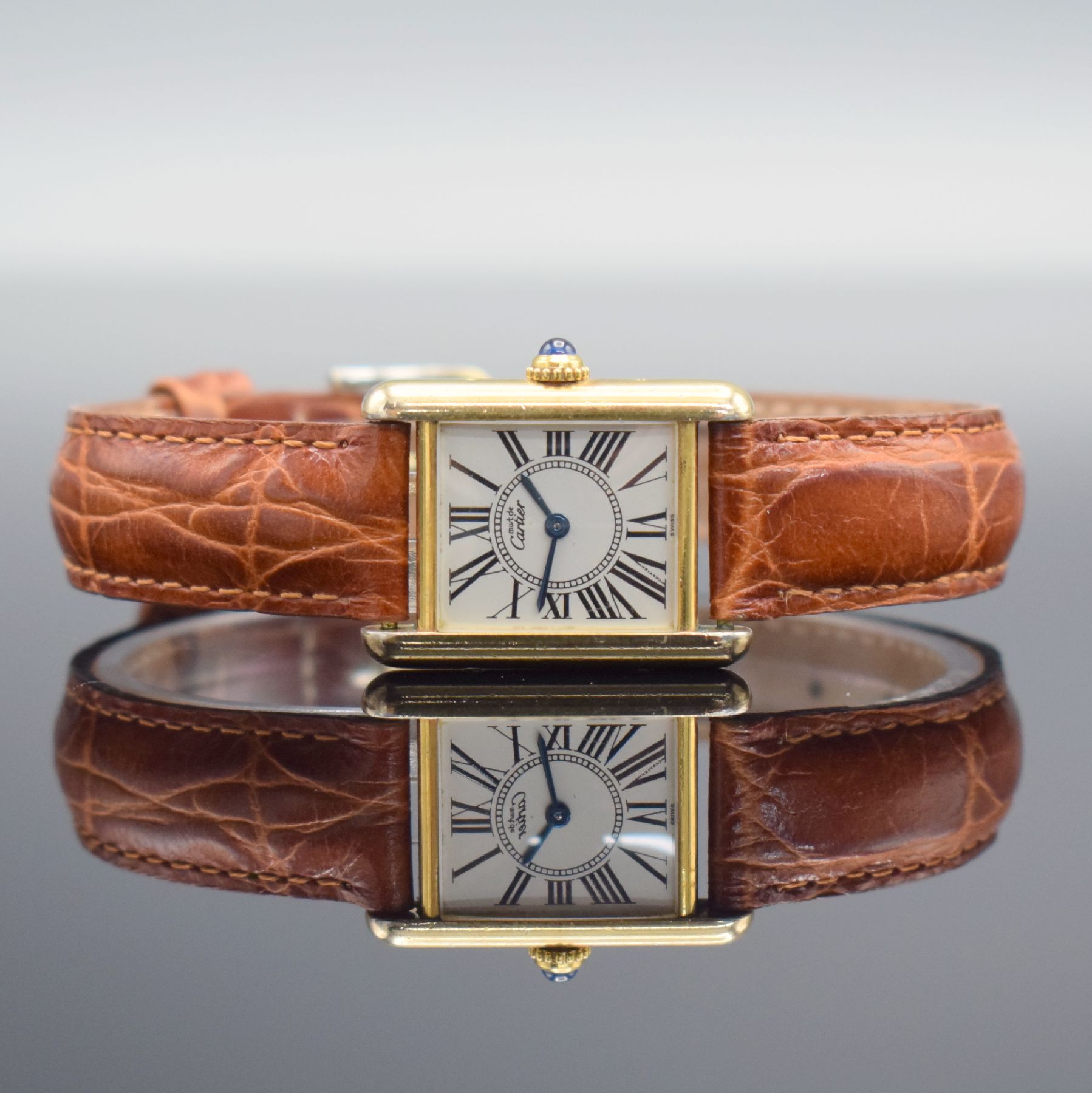 CARTIER Paris Damenarmbanduhr Tank Vermeil Referenz 5057001, Schweiz 1990er Jahre, verg. Silbergeh. altersbed. ber., neutr. Lederband, quarz, Boden ...