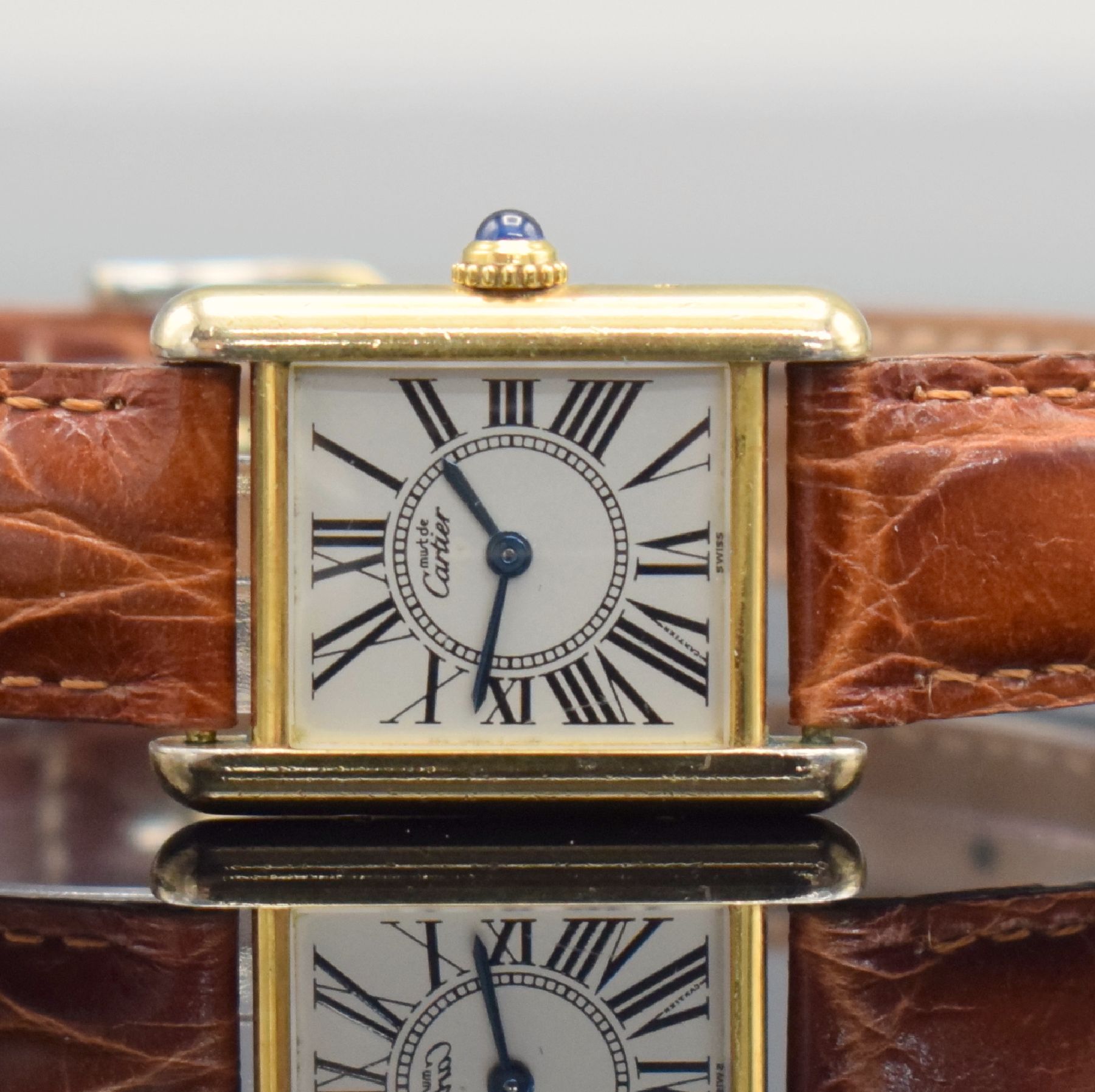 Detail a: CARTIER Paris Damenarmbanduhr Tank Vermeil Referenz 5057001, Schweiz 1990er Jahre, verg. Silbergeh. altersbed. ber., neutr. Lederband, quarz, Boden ...