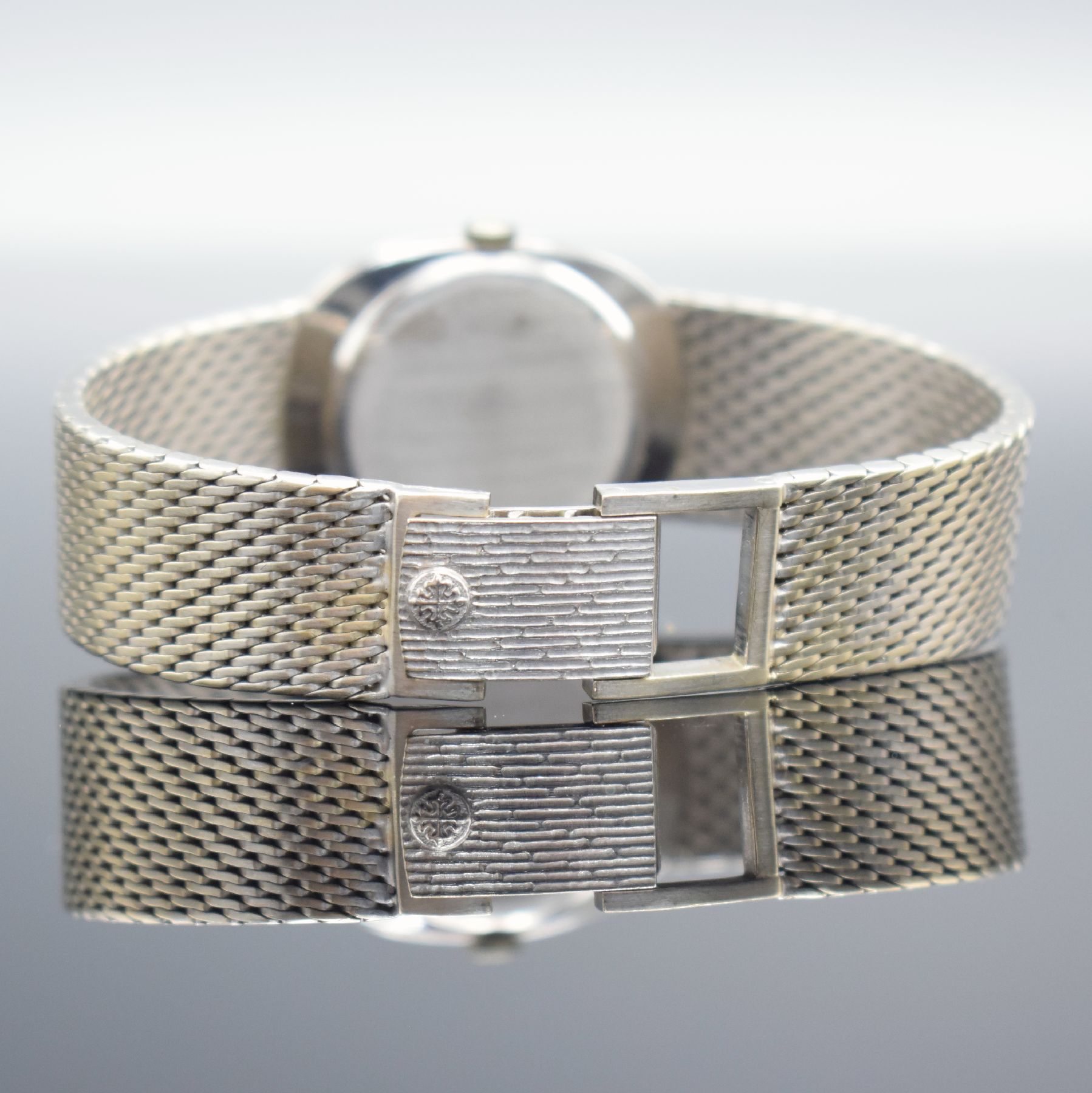 Detail d: PATEK PHILIPPE Herrenarmbanduhr Modellserie Ellipse d´Or Referenz 3748/1 in WG 750/000, Handaufzug, Schweiz um 1978, 3-teil. Geh. inkl. orig. Band, ...