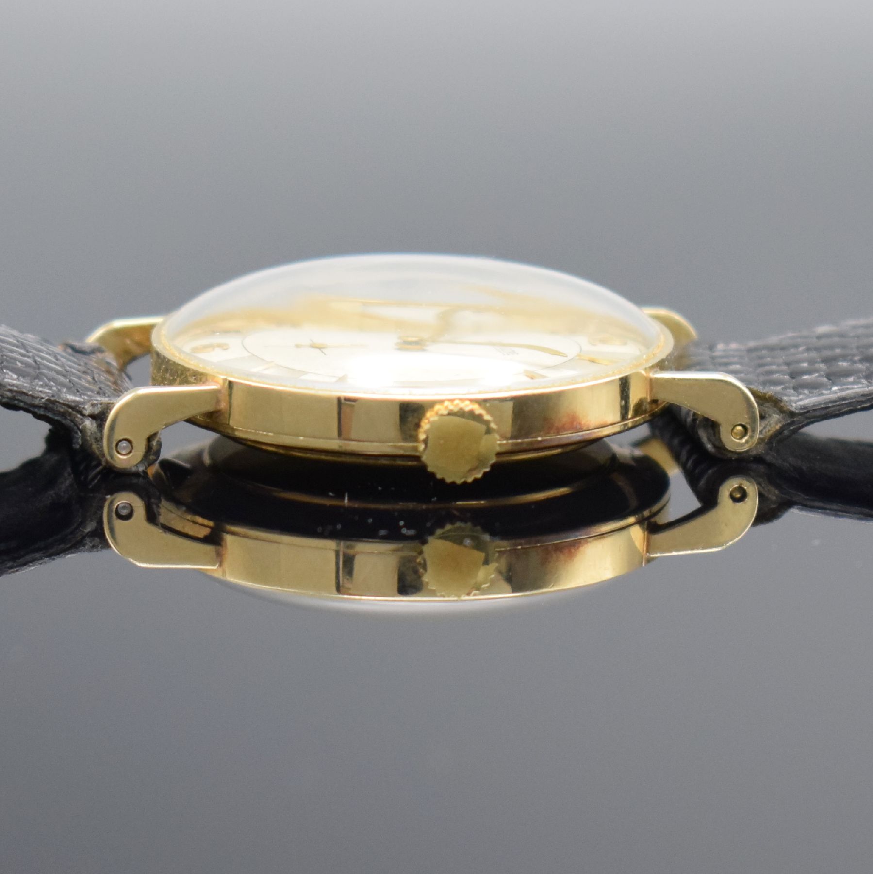Detail d: LeCoultre Herrenarmbanduhr in GG 585/000 Referenz 727-722-103, Schweiz/USA um 1955, Handaufzug, 2-teil. Geh., Boden aufgedr., ausgef. ...