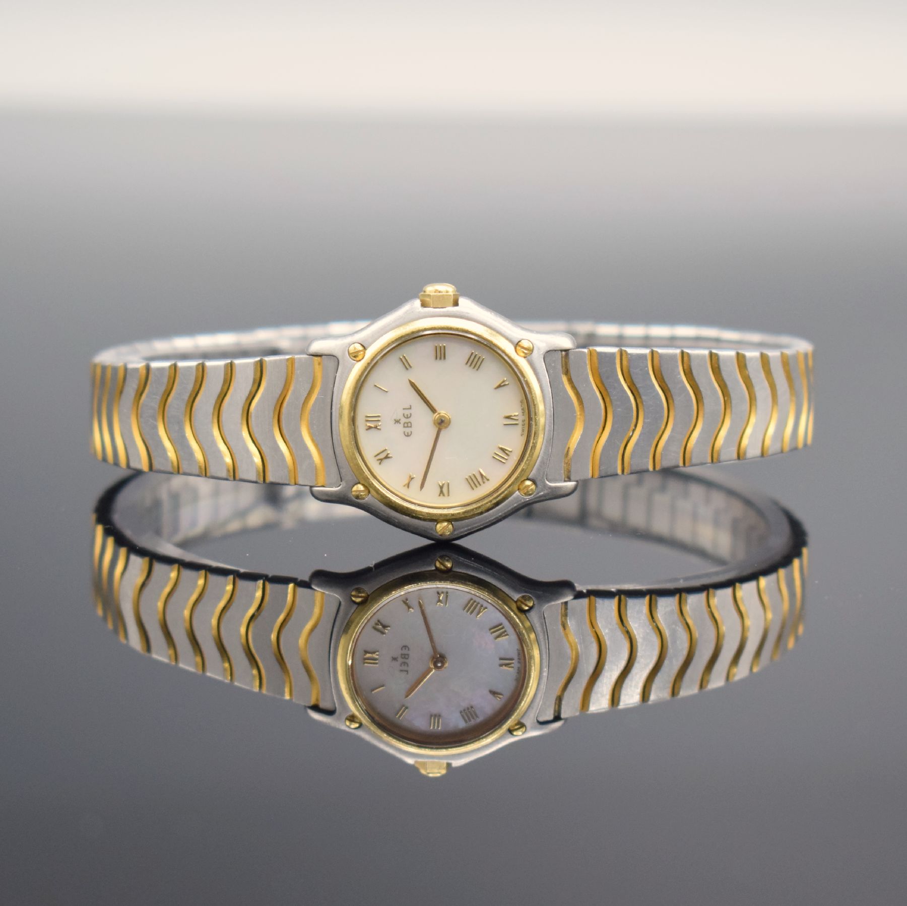 EBEL Damenarmbanduhr Classic Wave Referenz 1057901, Schweiz um 1995, Edelstahl/Gold kombiniert inkl. Wellengliederband m. Faltschl., Lün. gegen Geh. ...