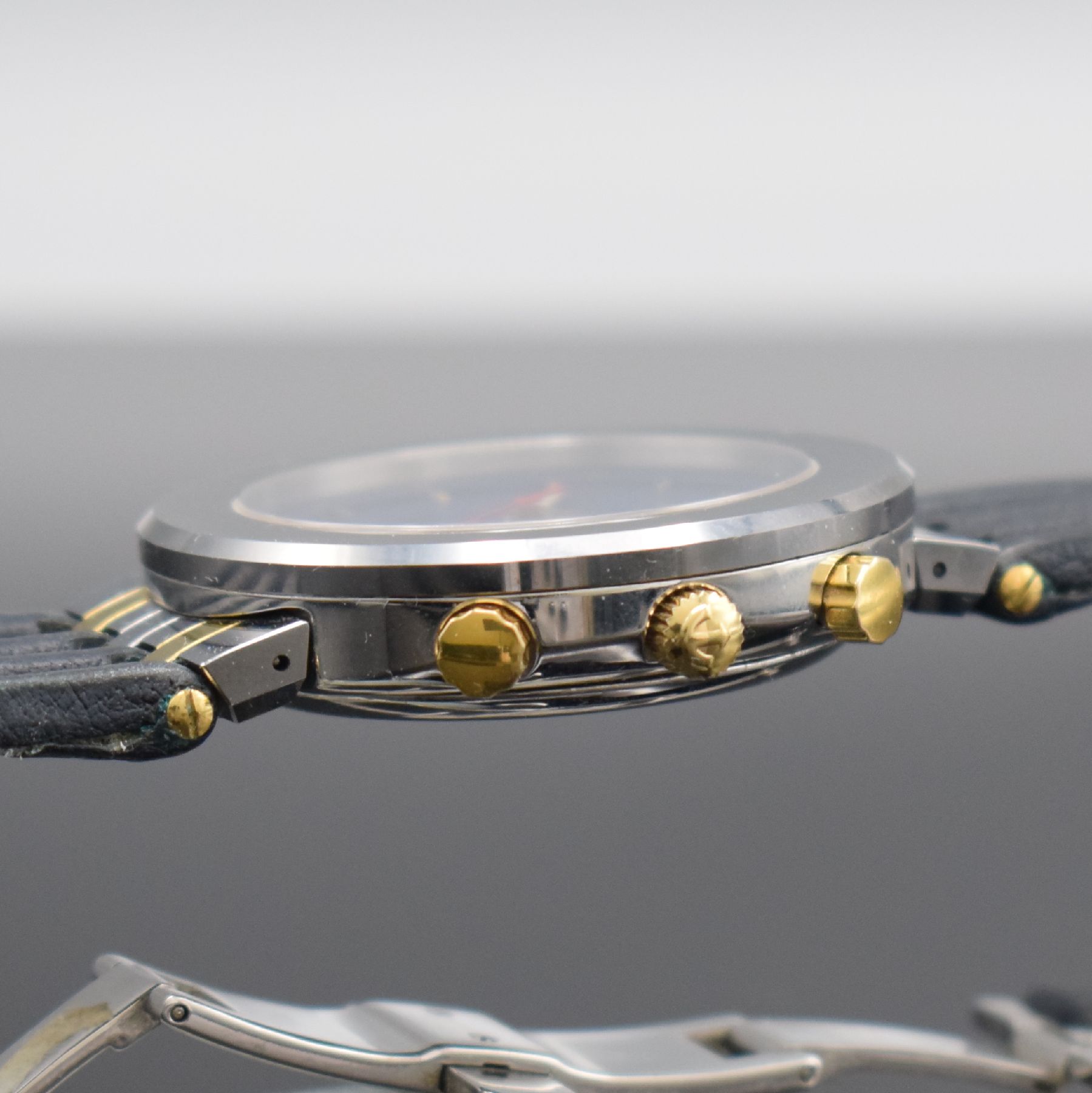 Detail e: RADO Herrenarmbanduhr mit Chronograph Serie Diastar, Schweiz um 1995, quarz, Ref. 539.0377.3, kratzfestes Stahlgeh., Boden aufgedr., orig. Lederband ...