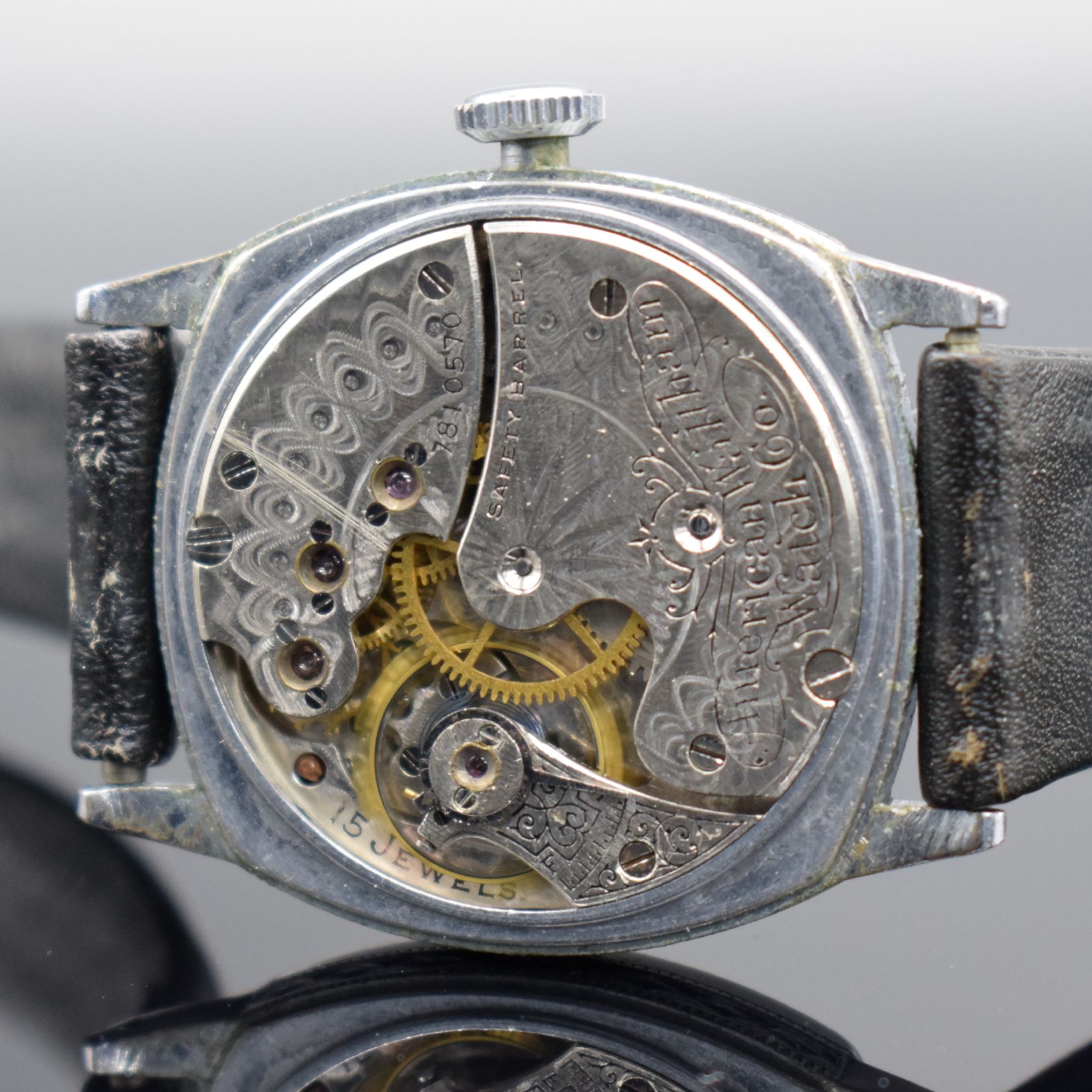Detail g: WALTHAM sehr frühe Herrenarmbanduhr, USA um 1900, verchr. Metallgeh., Stahlboden aufgedr., Emailzifferbl. m. röm. Zahlen, gebl. Zeiger, Ankerwerk, ...