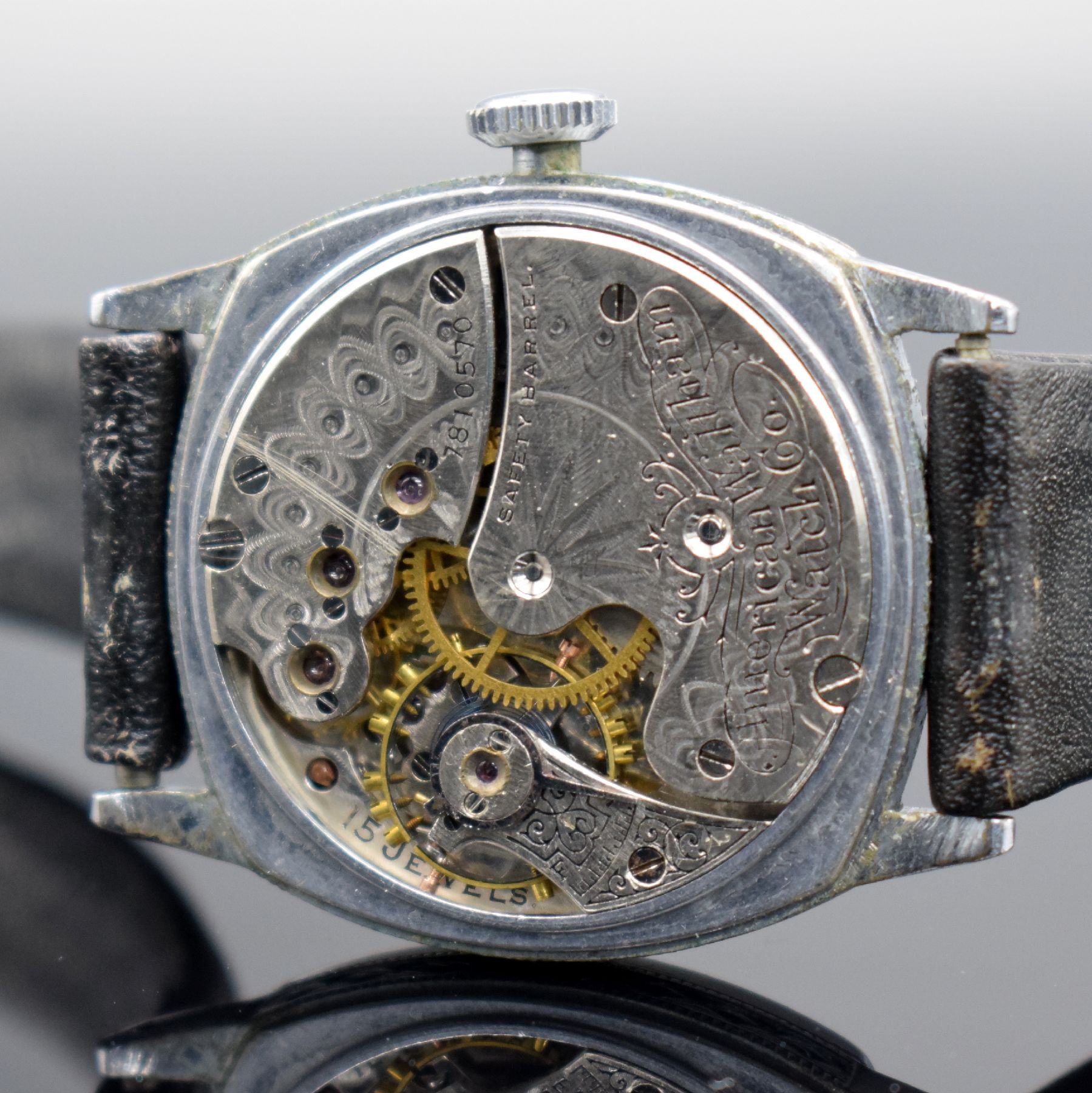 Detail h: WALTHAM sehr frühe Herrenarmbanduhr, USA um 1900, verchr. Metallgeh., Stahlboden aufgedr., Emailzifferbl. m. röm. Zahlen, gebl. Zeiger, Ankerwerk, ...