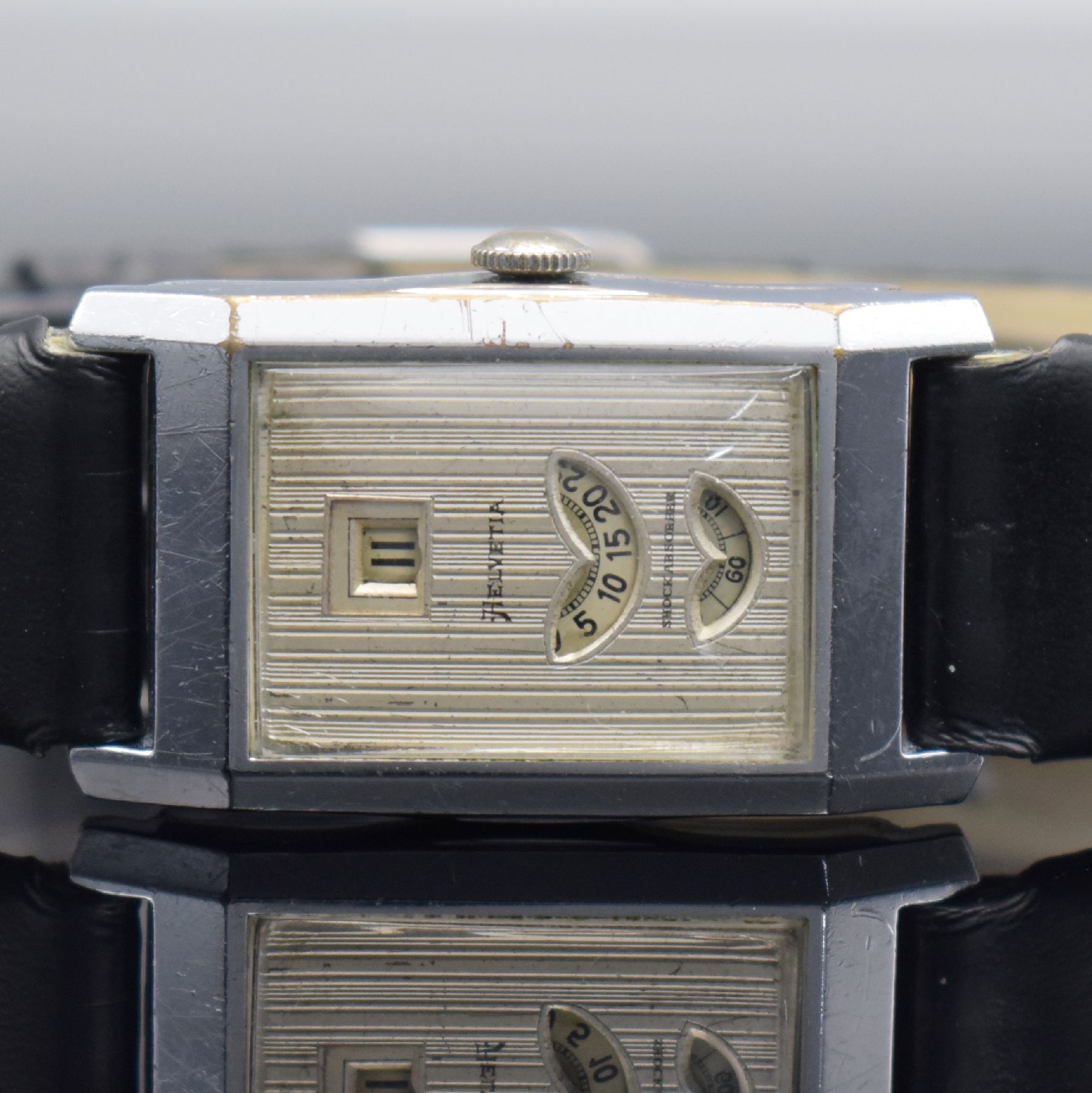 Detail a: HELVETIA rechteckige Armbanduhr mit digitaler Zeitanzeige, Schweiz um 1930, Handaufzug, verchr. Scharniergeh., silb. Zifferbl. m. Streifendekor, ...